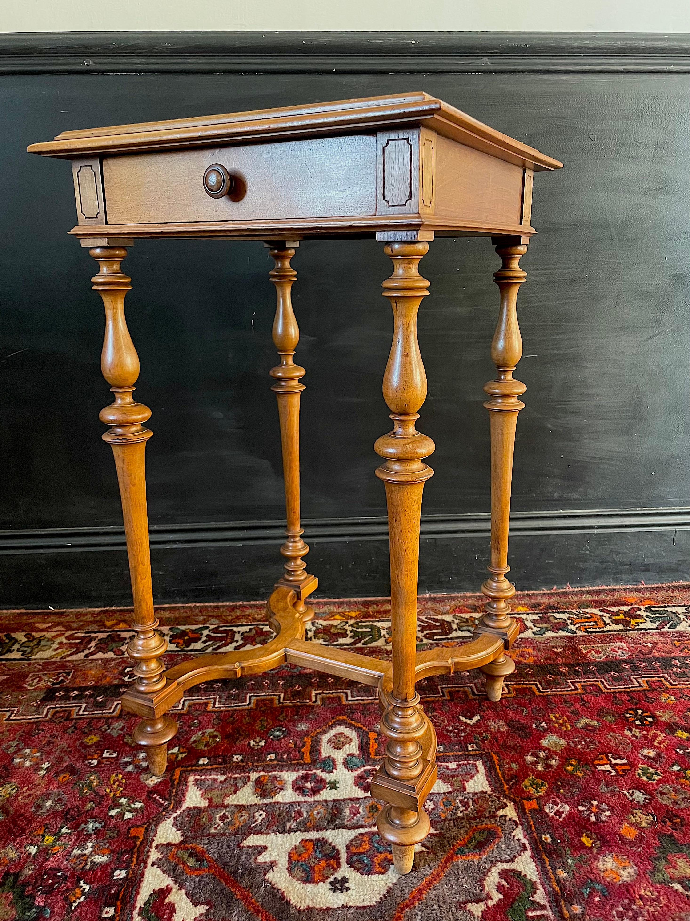 Very beautiful Louis XIII style side table, bedside table, pedestal table or console from the end of the 19th century, in walnut with a drawer and wonderfully turned legs. Woodworking is very delicate. The base is original and elegant: the legs are