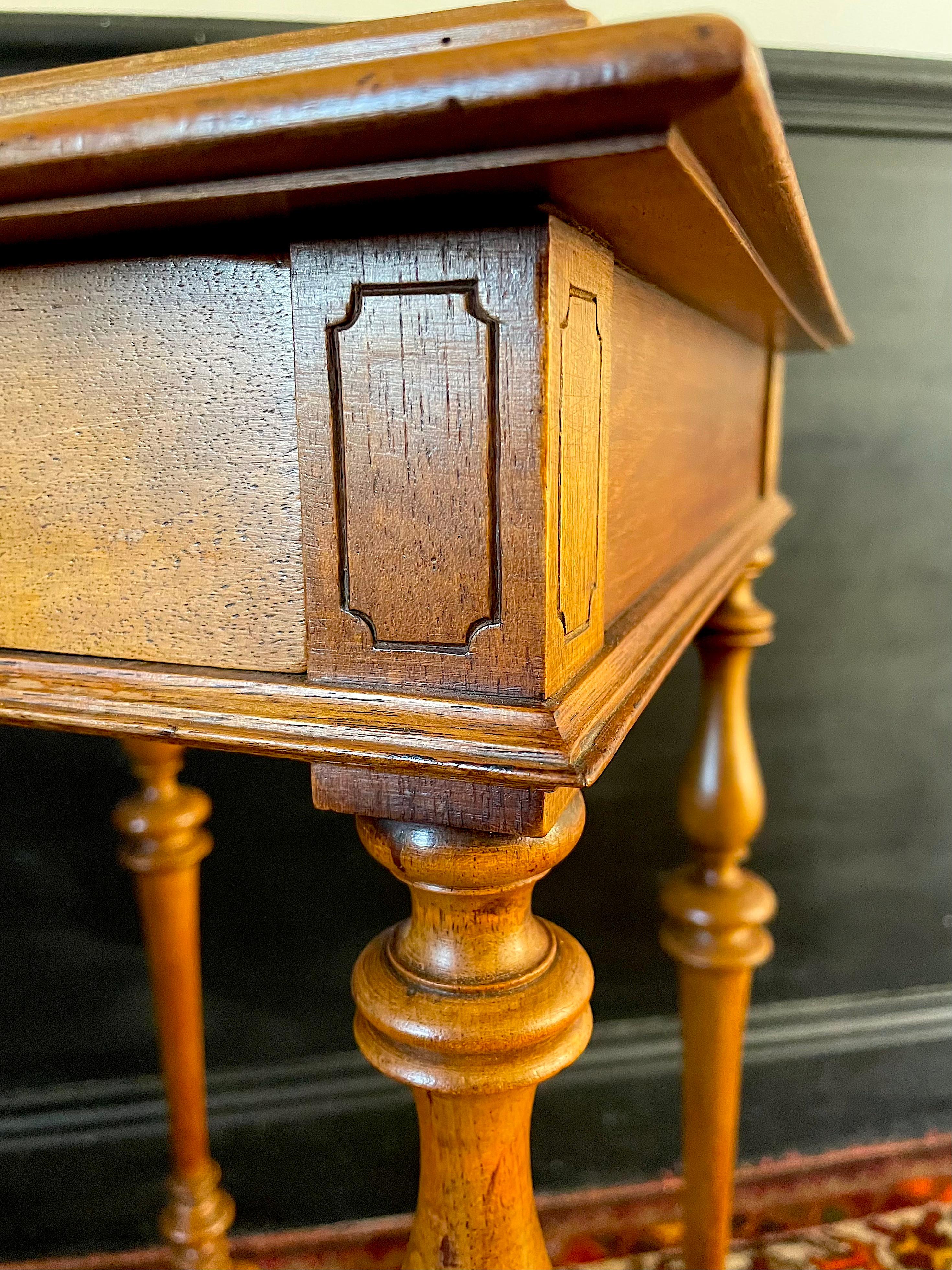 XIXe siècle Console, table de nuit, table à piédestal - Louis XIII - XIXe - France  en vente