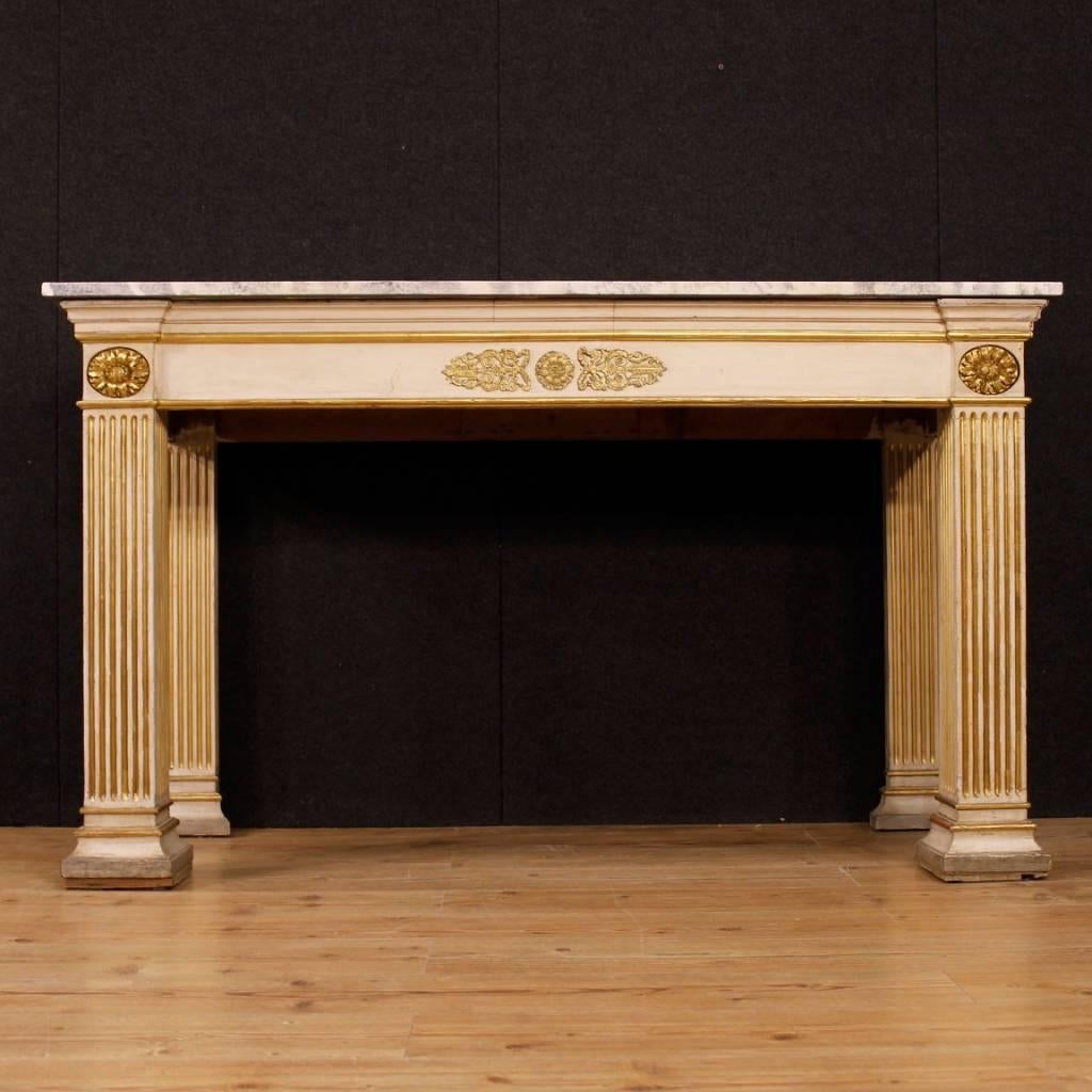 French console table from 20th century. Furniture in richly carved, lacquered and gilded wood in Empire style. Console of exceptional size and impact with a wooden faux marble top. Furniture supported by two impressive fluted front columns and two