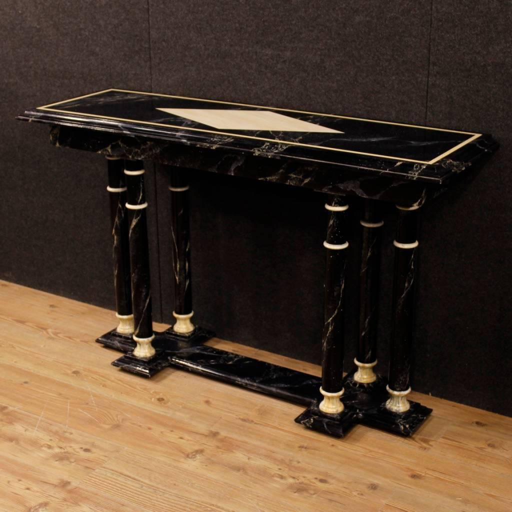 French console from 20th century. Furniture in finely lacquered faux marble wood, of exceptional quality. Console table with supporting top supported by six carved and lacquered columns of good solidity. Fabulous furniture signed on the left side.