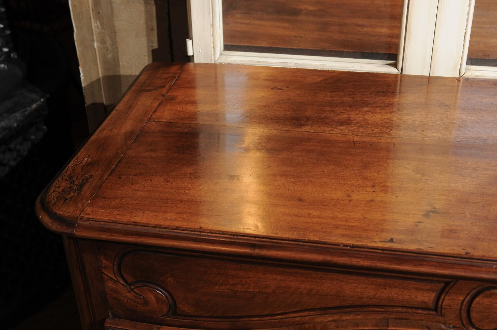 French Consulate Period 1800s Walnut Buffet with Carved Foliage and Urn Motifs 6