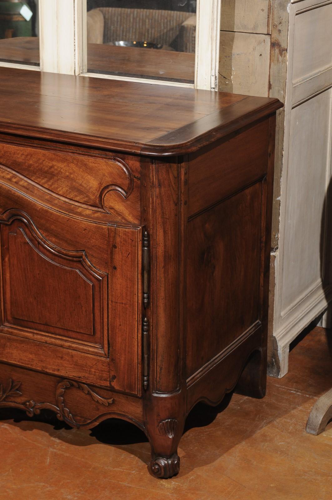 French Consulate Period 1800s Walnut Buffet with Carved Foliage and Urn Motifs 3