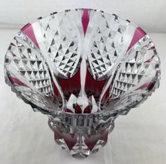 Vase à fleurs française en cristal taillé améthyste ou rouge rose