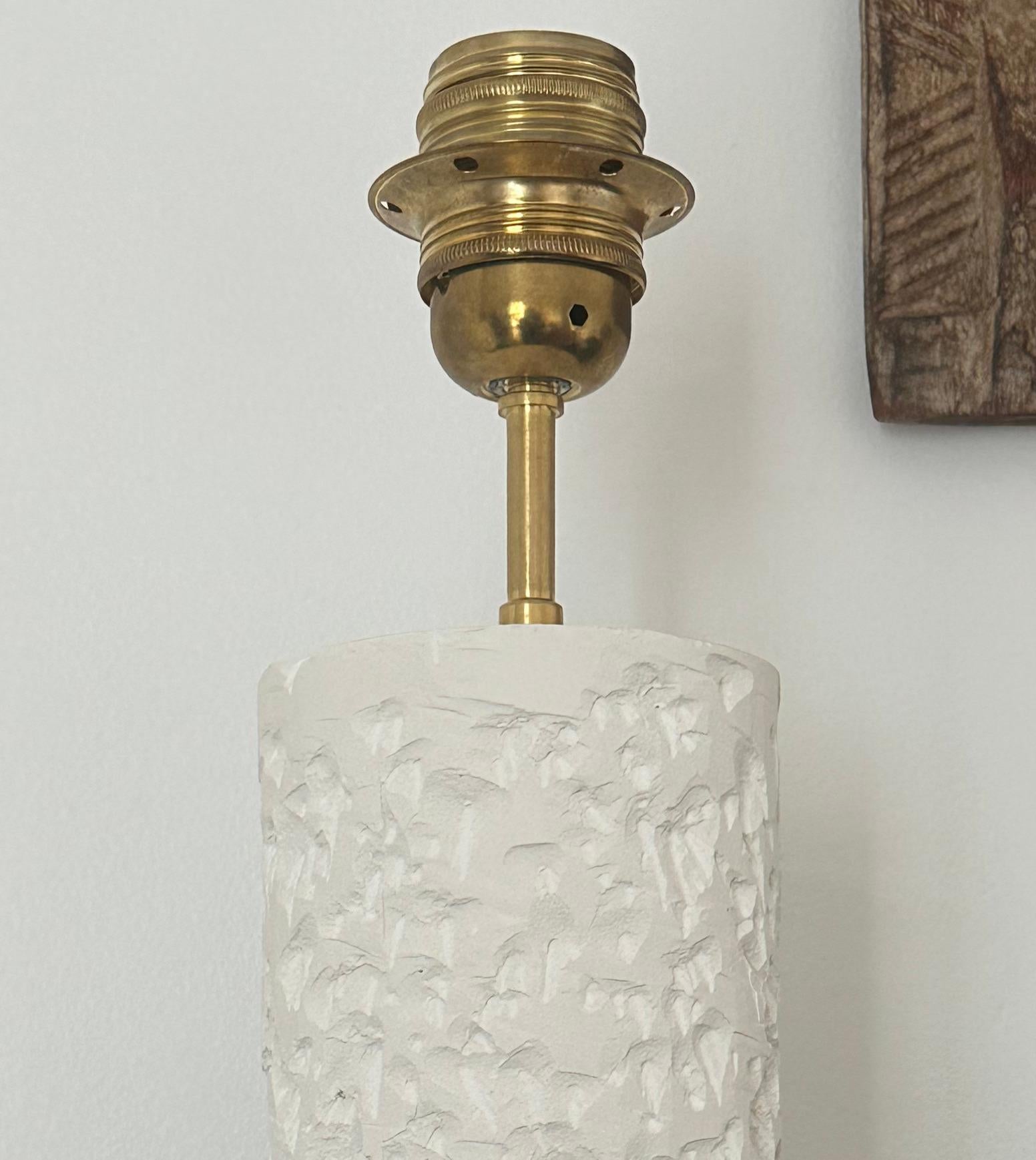 Lámpara francesa contemporánea de yeso, 