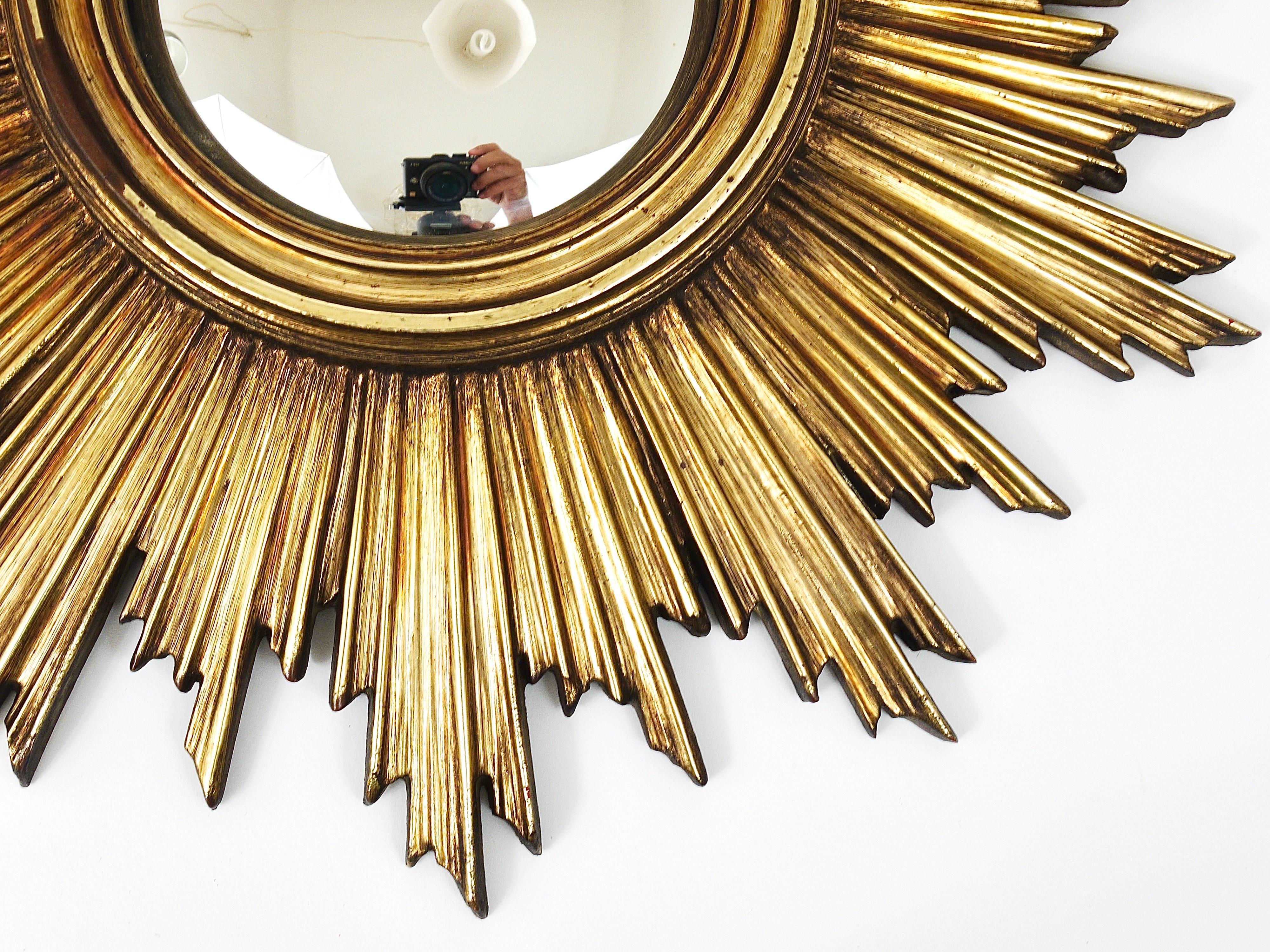 Miroir mural doré convexe Soleil Starburst, Hollywood Regency en vente 2