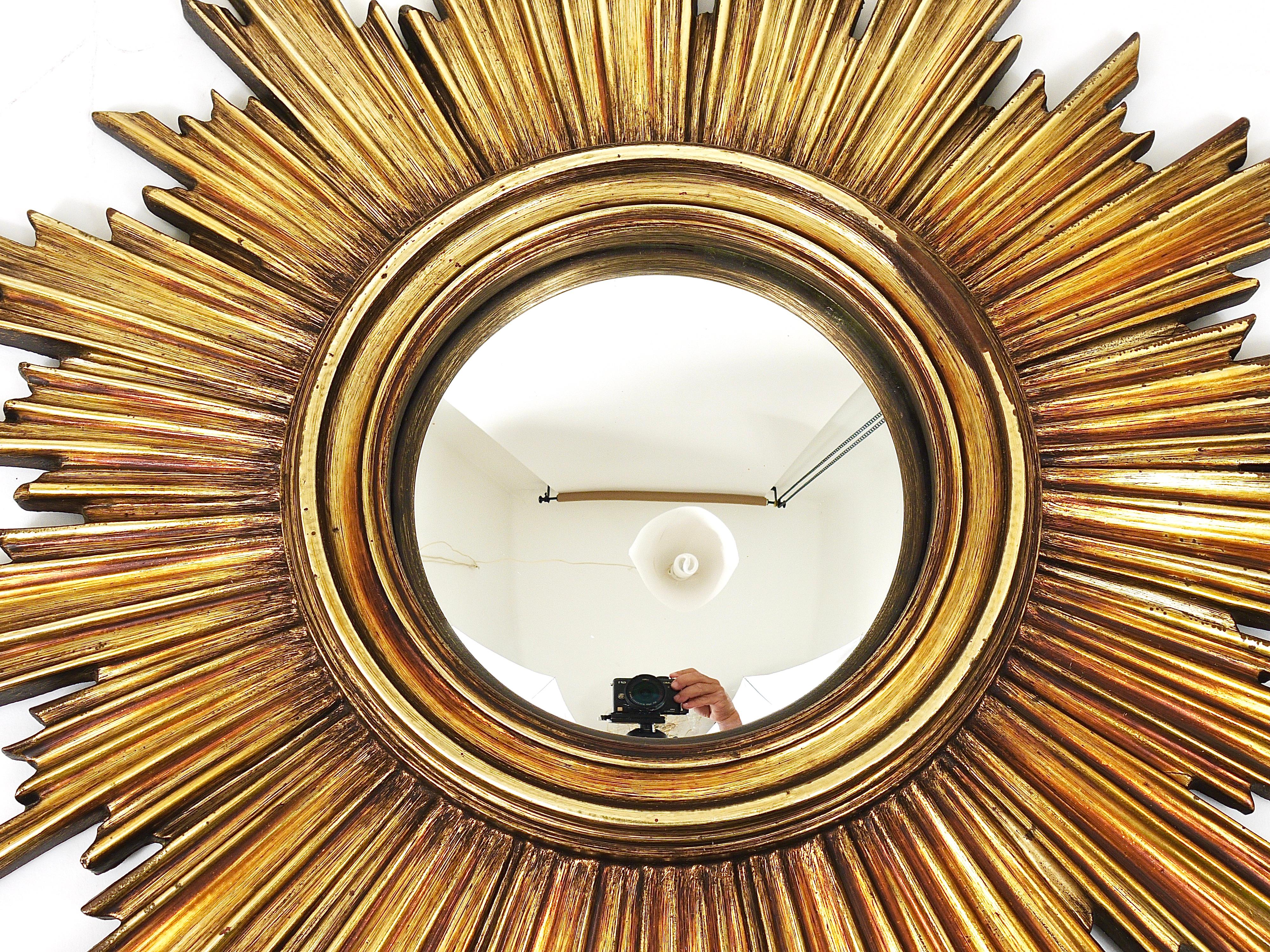 Französischer konvexer Soleil-Wandspiegel mit Sonnenschliff und vergoldetem Sternschliff, Hollywood Regency im Angebot 9