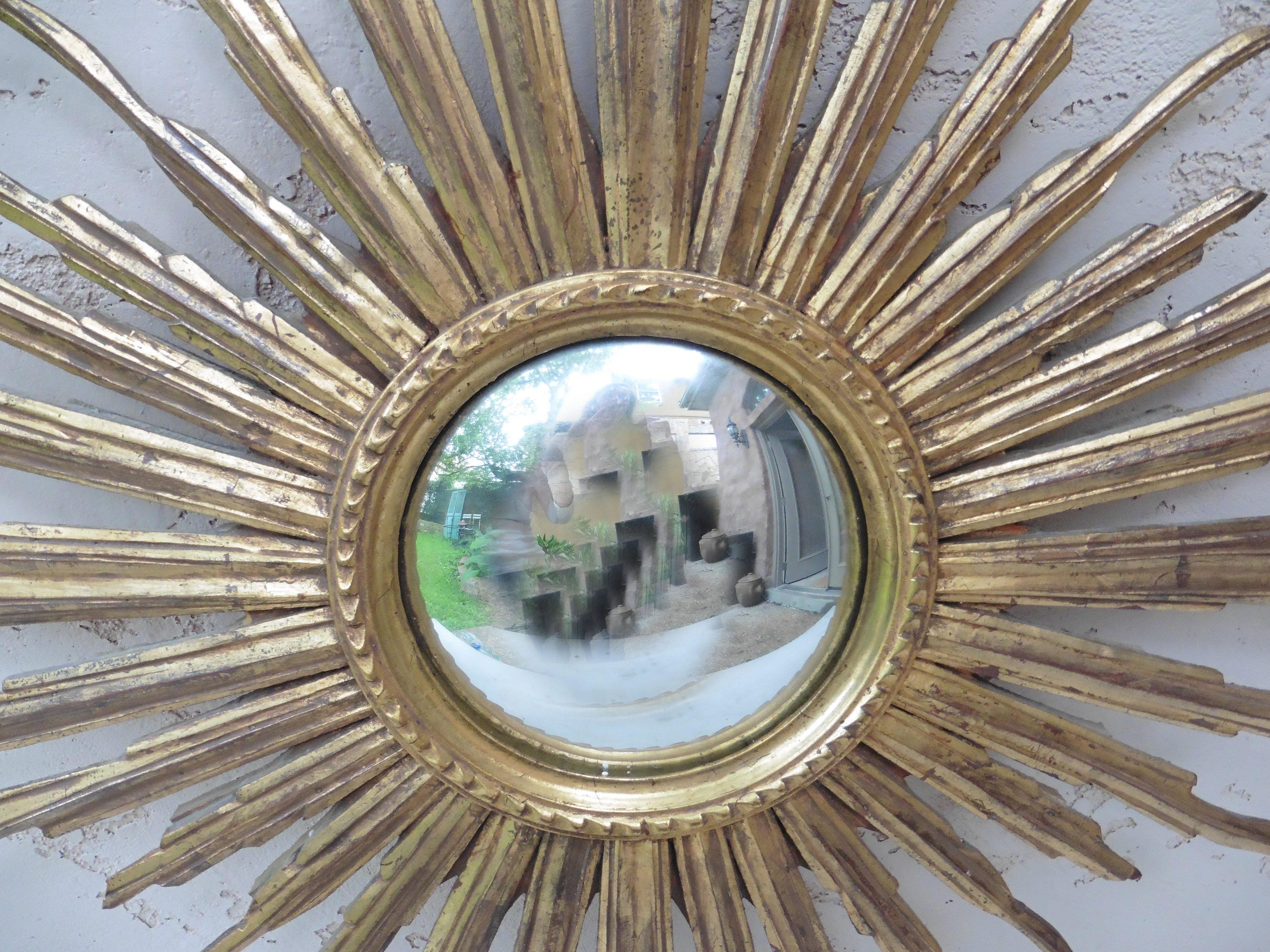 French convex sunburst gilded wood mirror, circa 1950.
A second mirror of the same size is available.

      