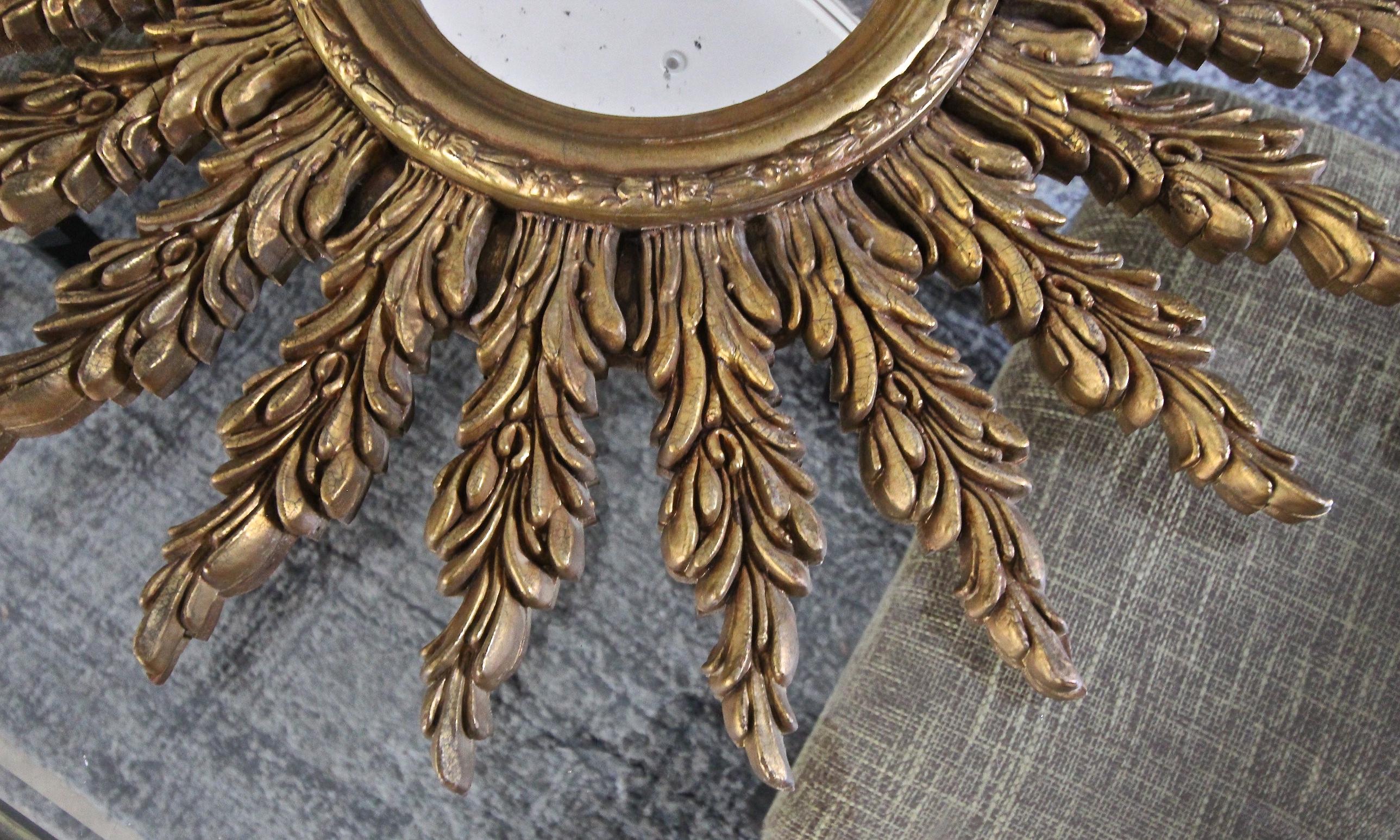French Convex Sunburst Giltwood Wall Mirror In Good Condition For Sale In Palm Springs, CA