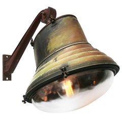 Très grand lampadaire en cuivre, fer et miroir de mercure par Eclatec, France