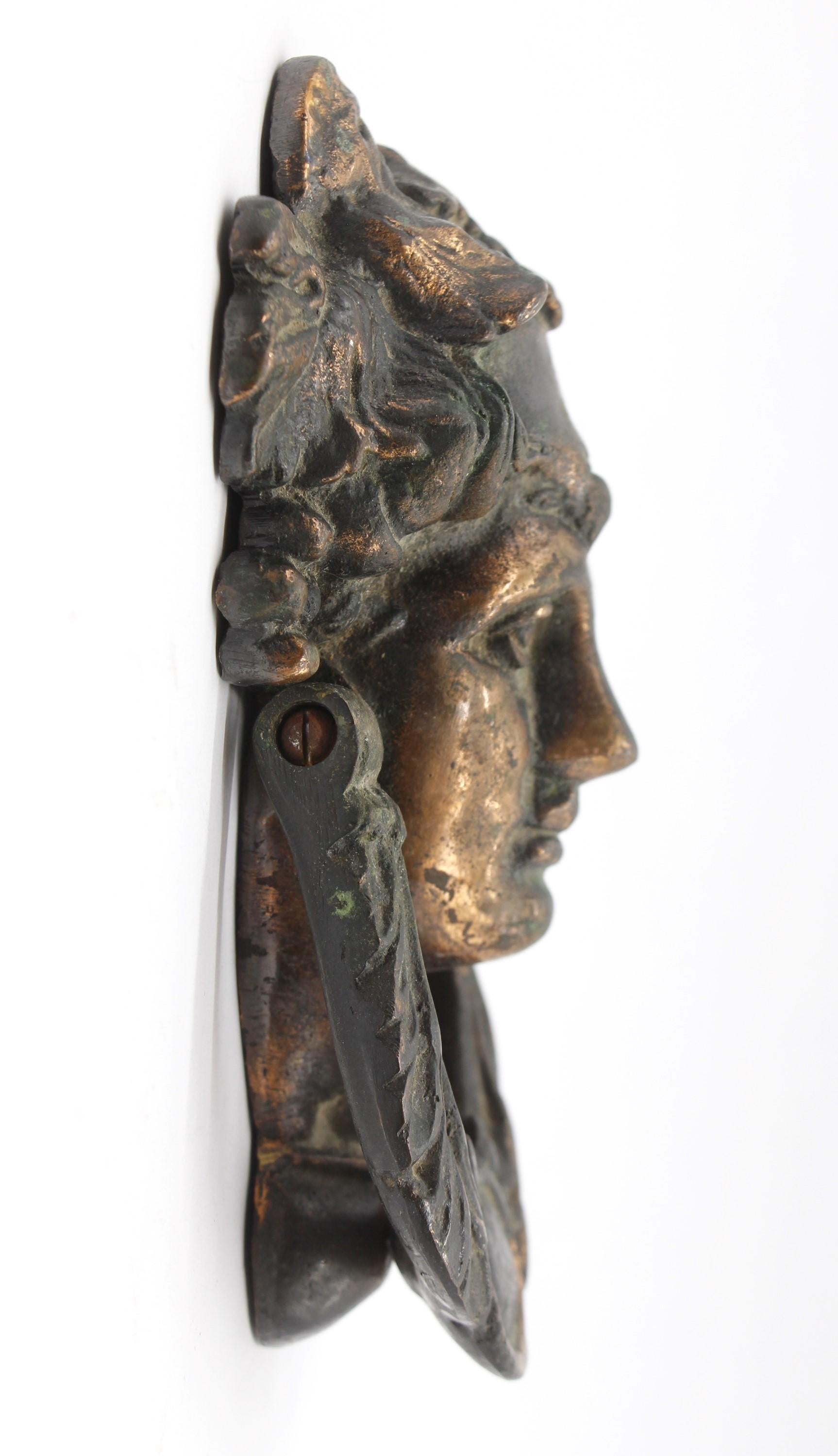 Heurtoir de porte en bronze à tête de femme en cuivre 1
