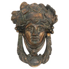 Heurtoir de porte en bronze à tête de femme en cuivre