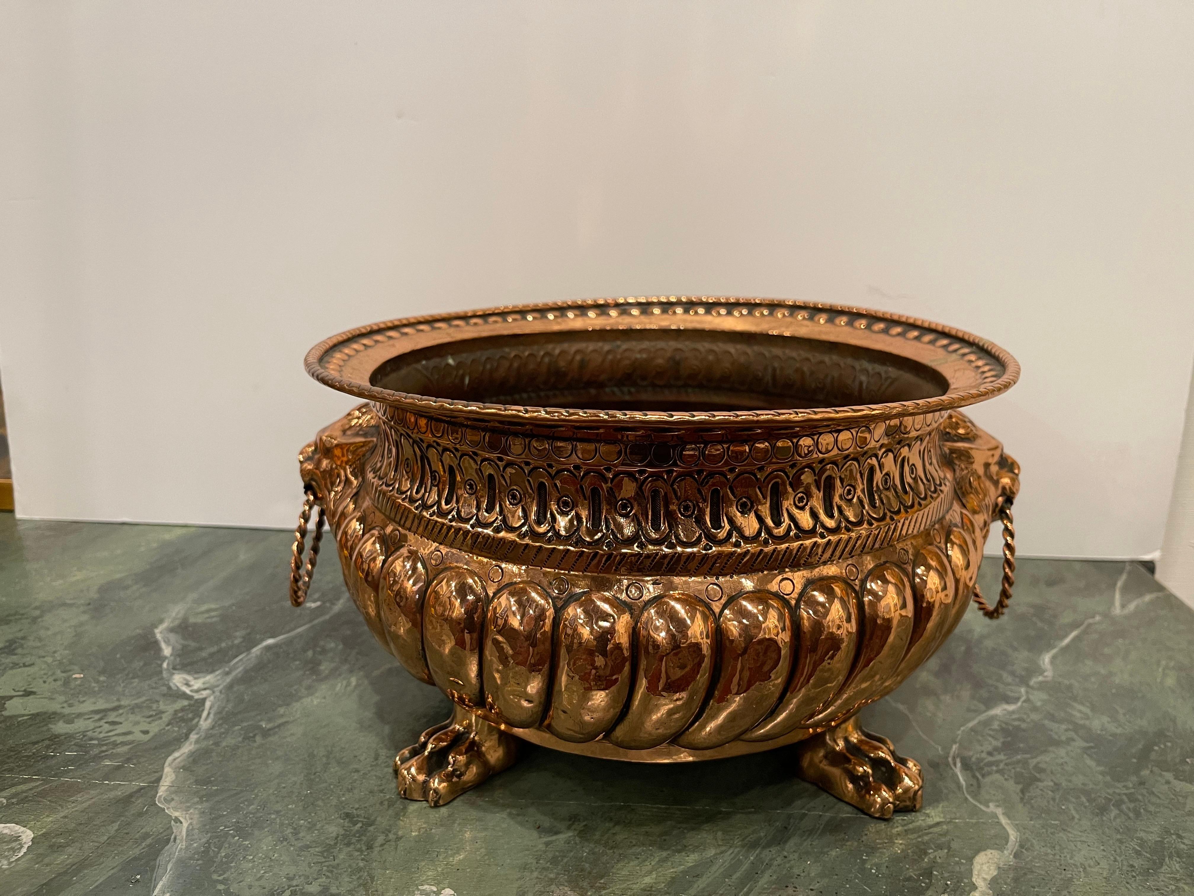 French Copper Jardiniere or Planter with Lion Handles, 19th Century For Sale 1