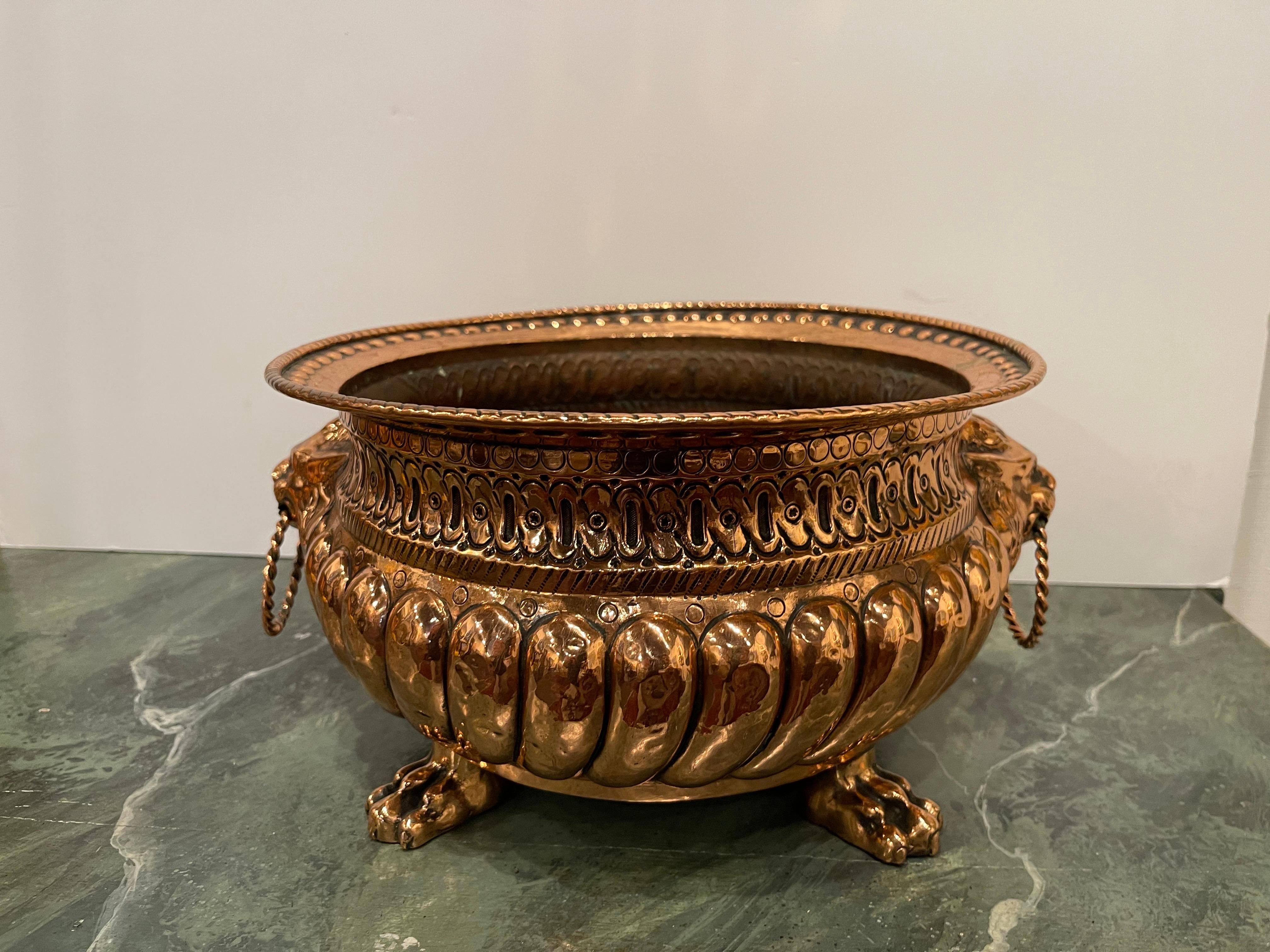 French Copper Jardiniere or Planter with Lion Handles, 19th Century For Sale 3
