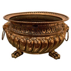 Jardinera o macetero francés de cobre con asas de león, S. XIX