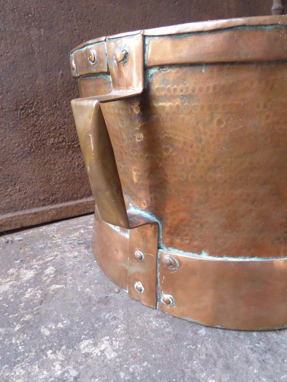 Porte-bûches ou panier à bûches en cuivre français, 18ème siècle Bon état à Soest, NL