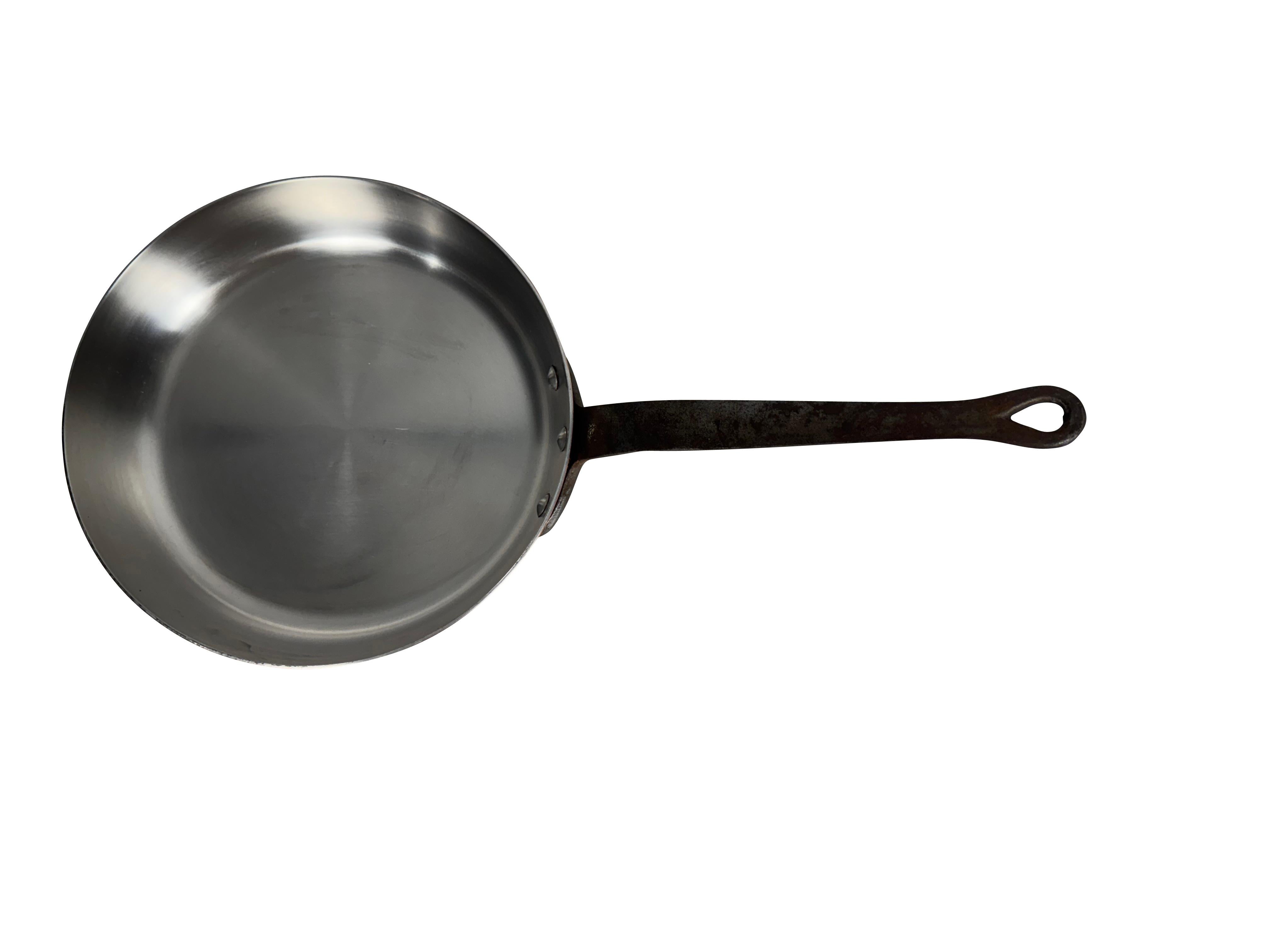 Hand-Crafted French Copper Skillet 9 Inch Marked Metaux Ouvres France For Sale