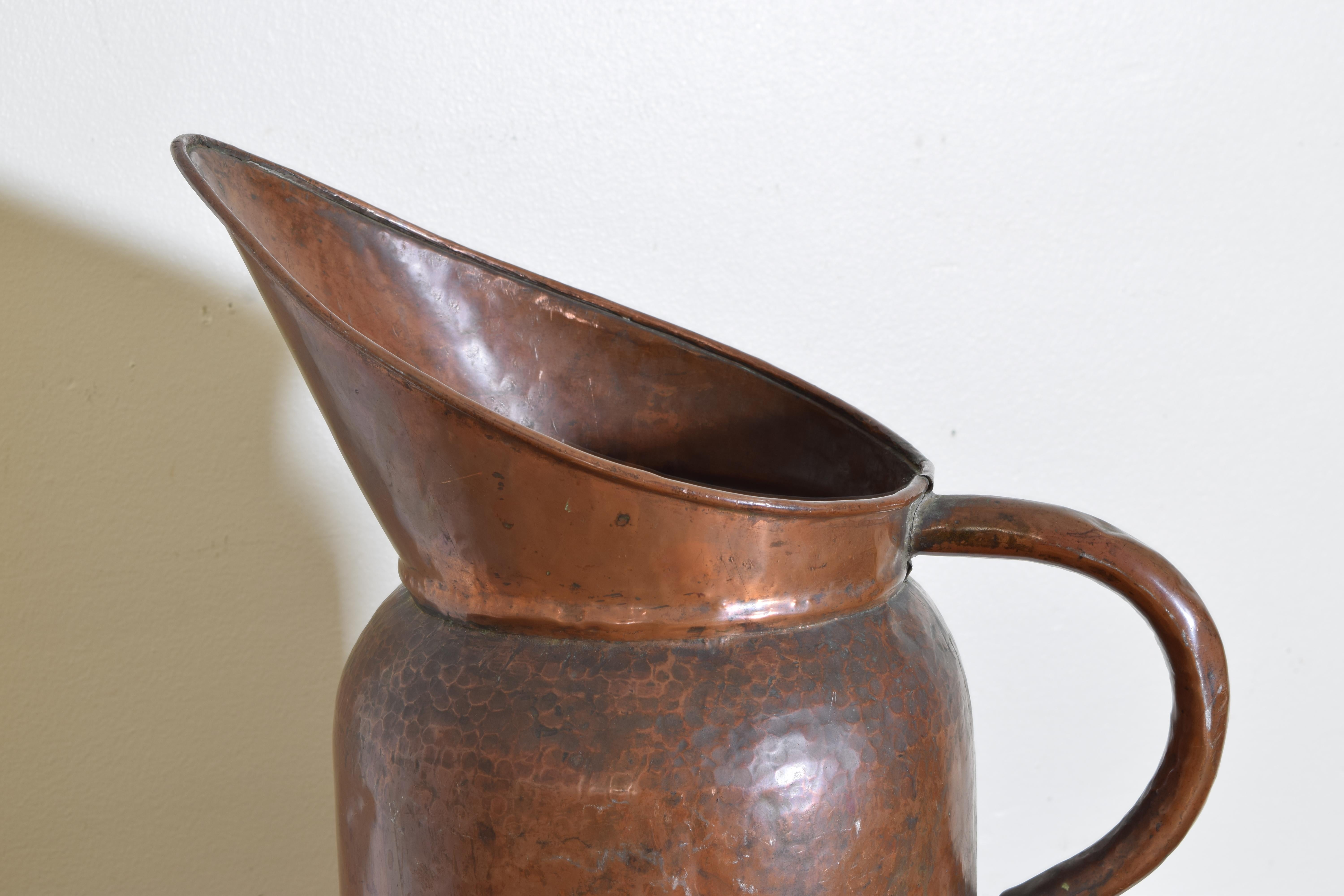 French Copper Water Pitcher from the mid 19th century In Good Condition For Sale In Atlanta, GA