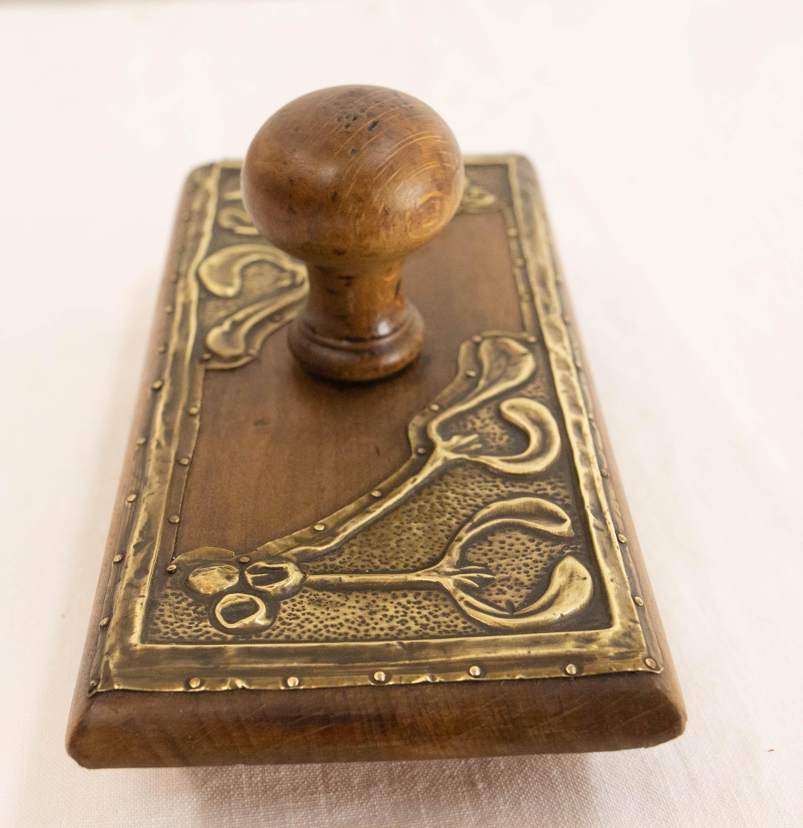 French Copper & Wood Desk Art Nouveau Ink Blotter, circa 1920 For Sale 1