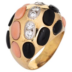 Coral and Onyx Sugarloaf 18 Karat Yellow Gold Dome Ring For Sale at 1stDibs