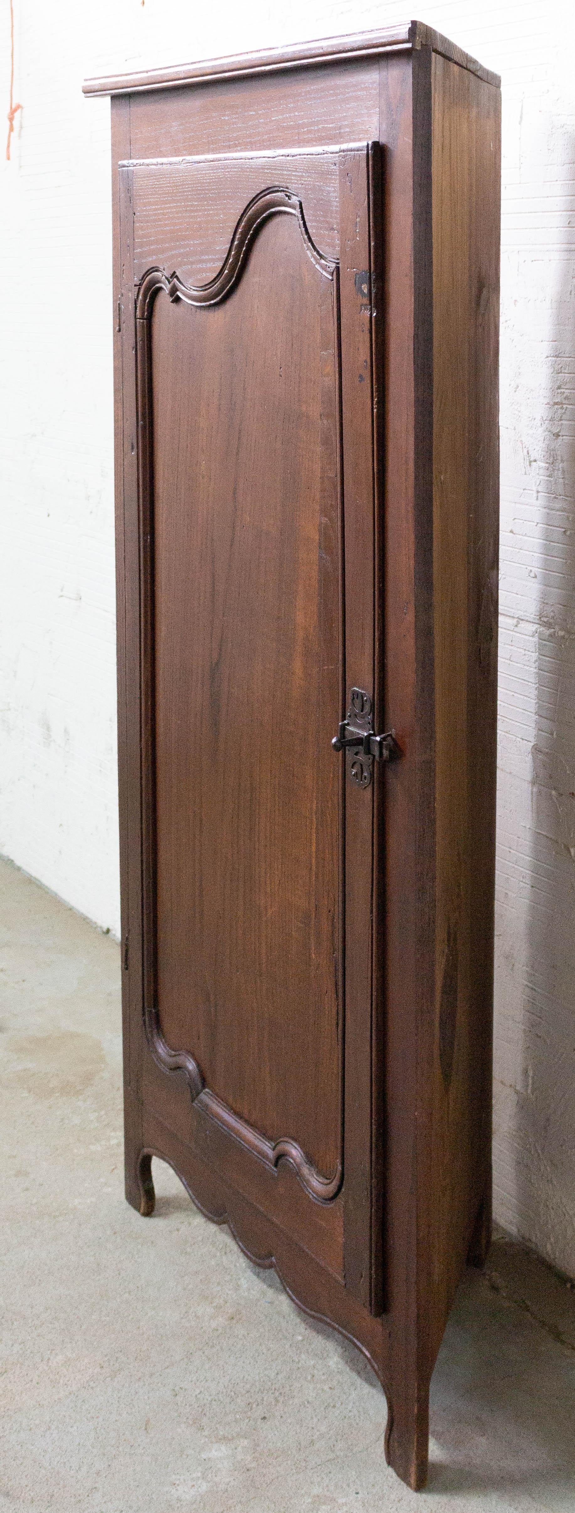 French Corner Cabinet Louis XV Style, Oak, Late 19th Century In Good Condition For Sale In Labrit, Landes