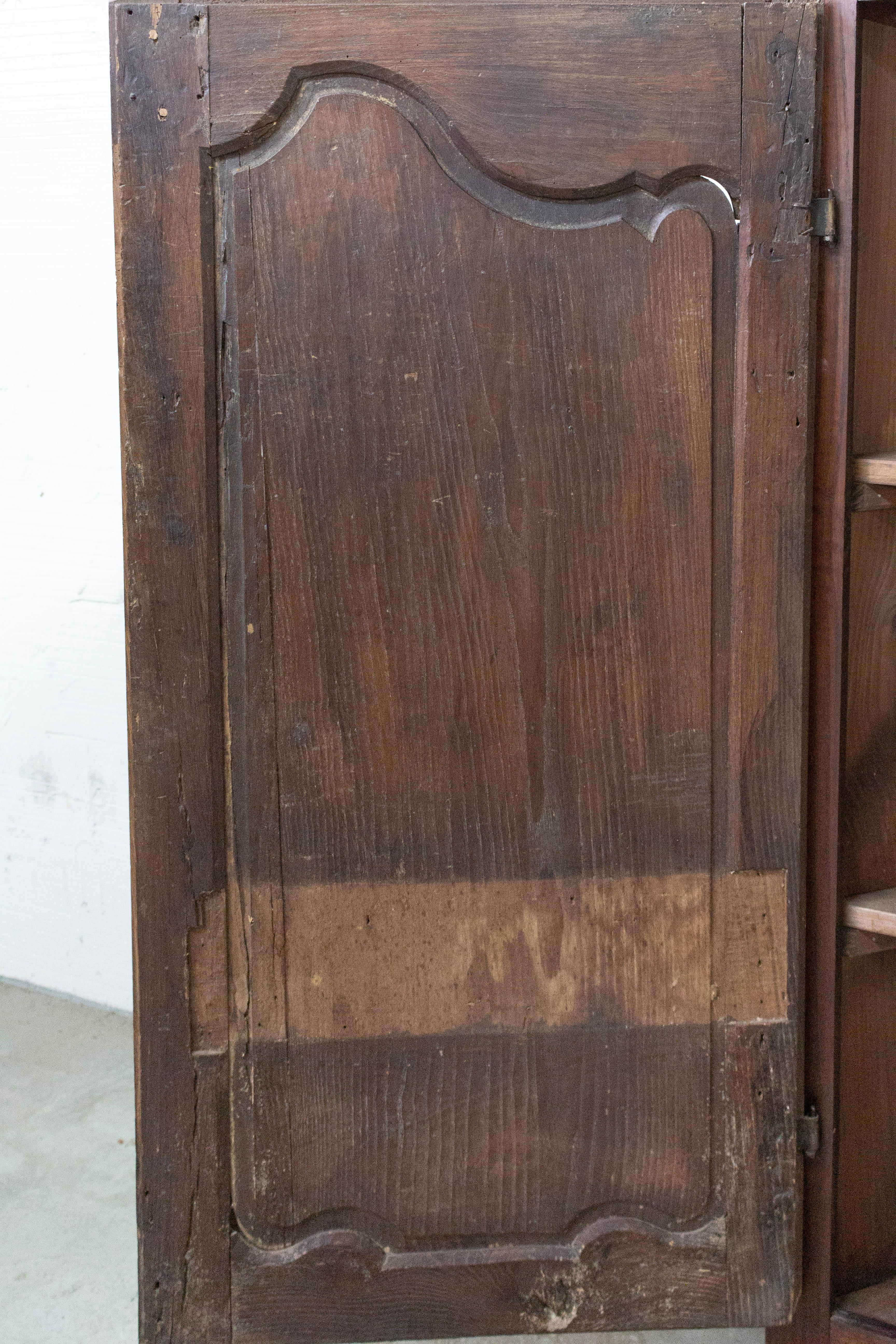 French Corner Cabinet Louis XV Style, Oak, Late 19th Century For Sale 4