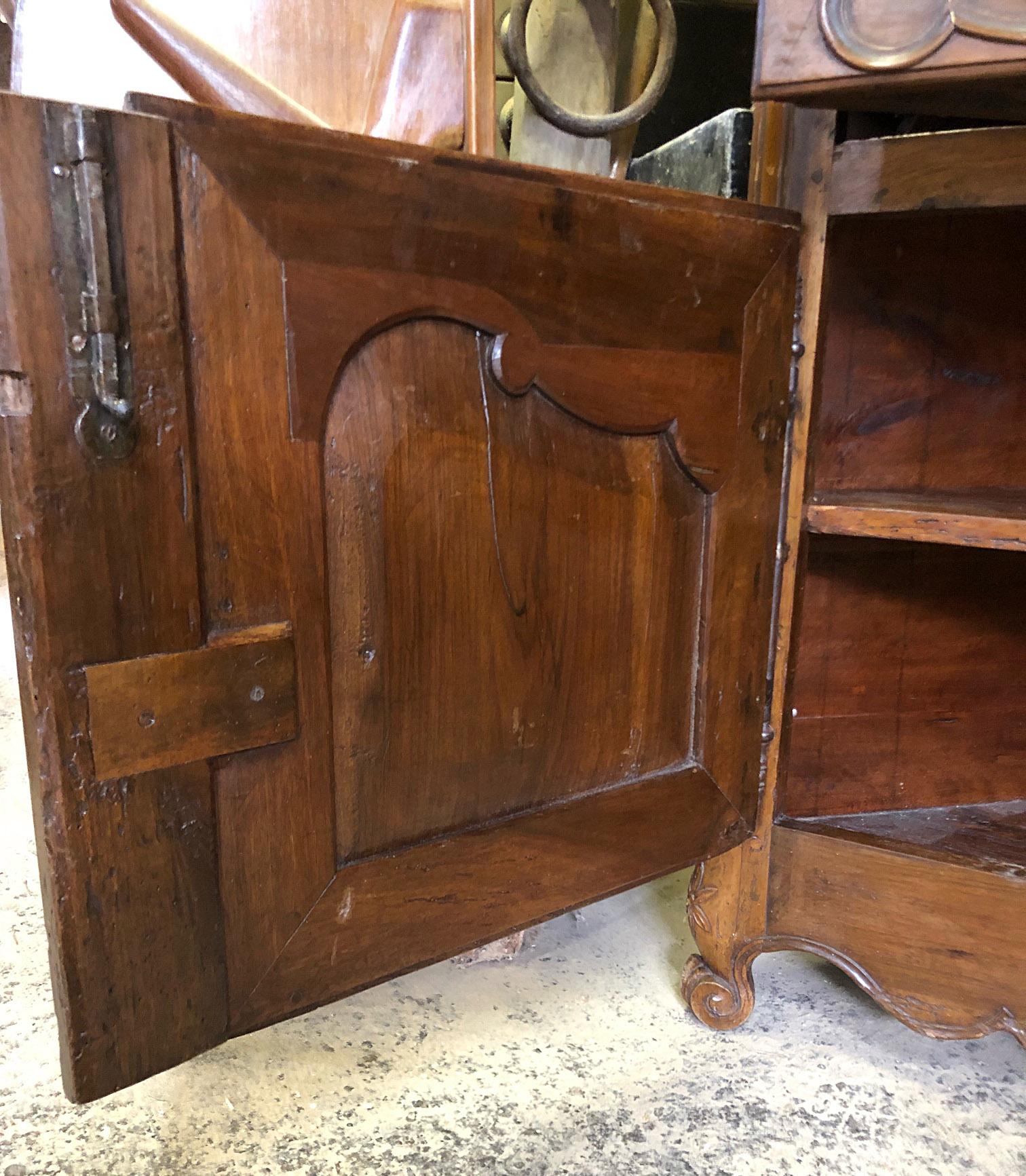 Big size French Corner Unit in Solid Walnut, with 4-Door Drawer For Sale 8