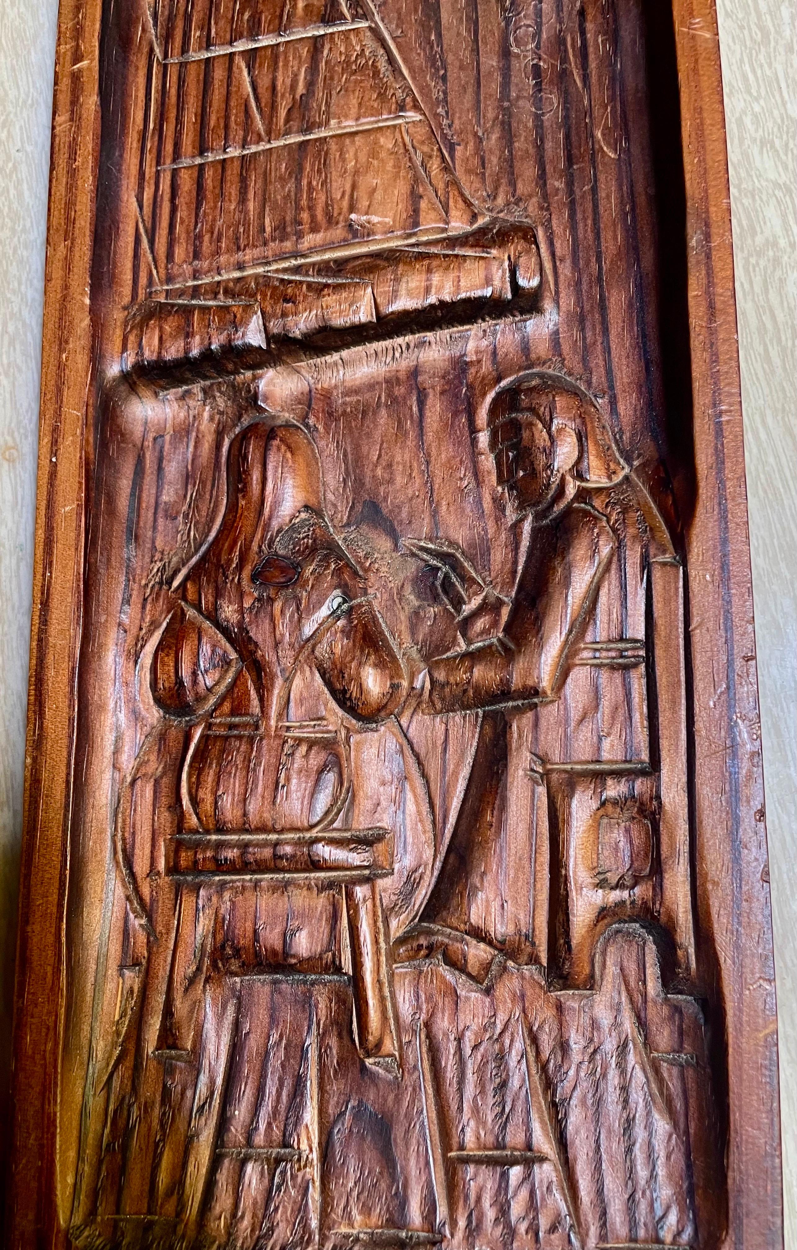 Français Panneau en pin sculpté scène de café Décoration murale Couple en vente
