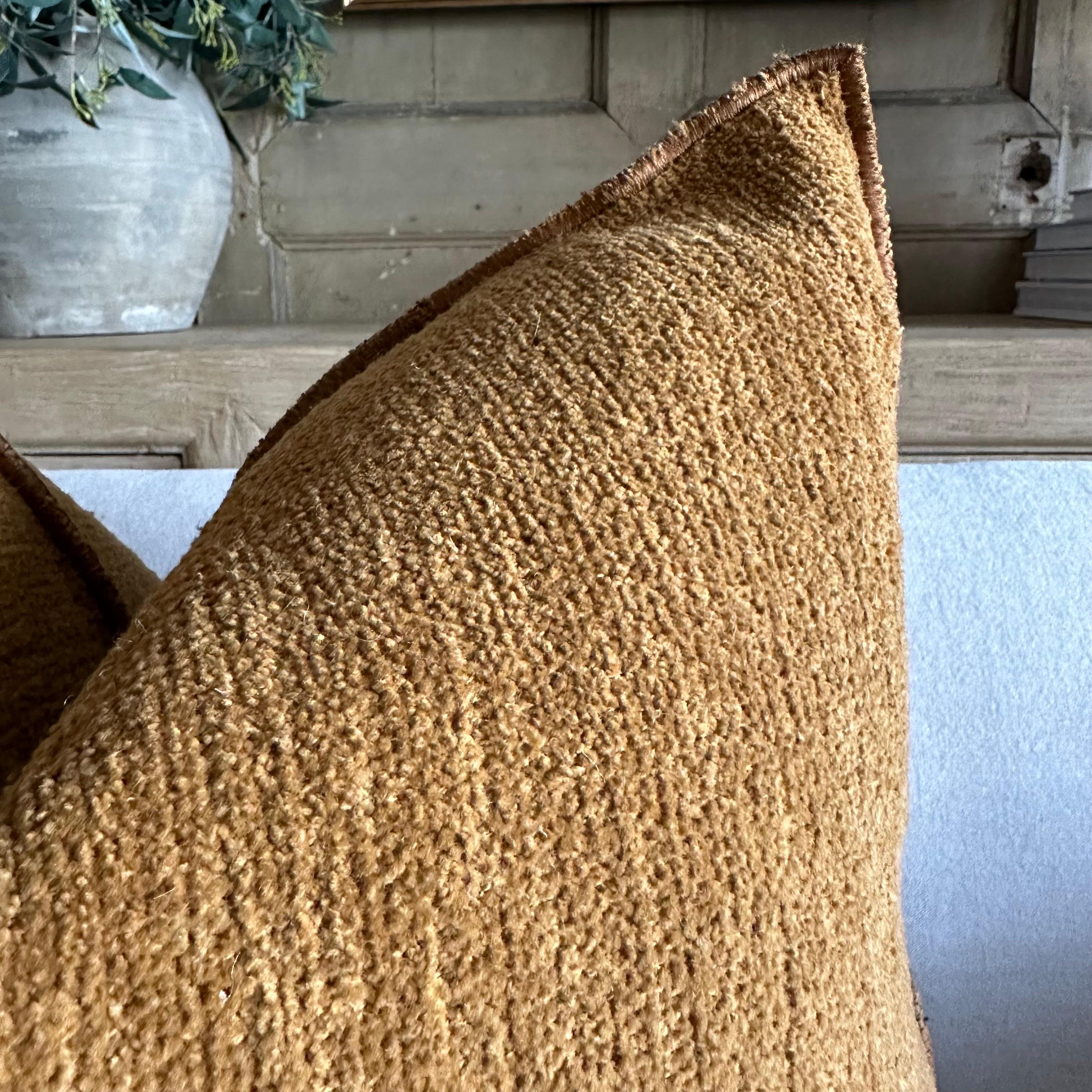 Organico moderno Cuscino in ciniglia di cotone francese con inserto in piuma d'oca in vendita
