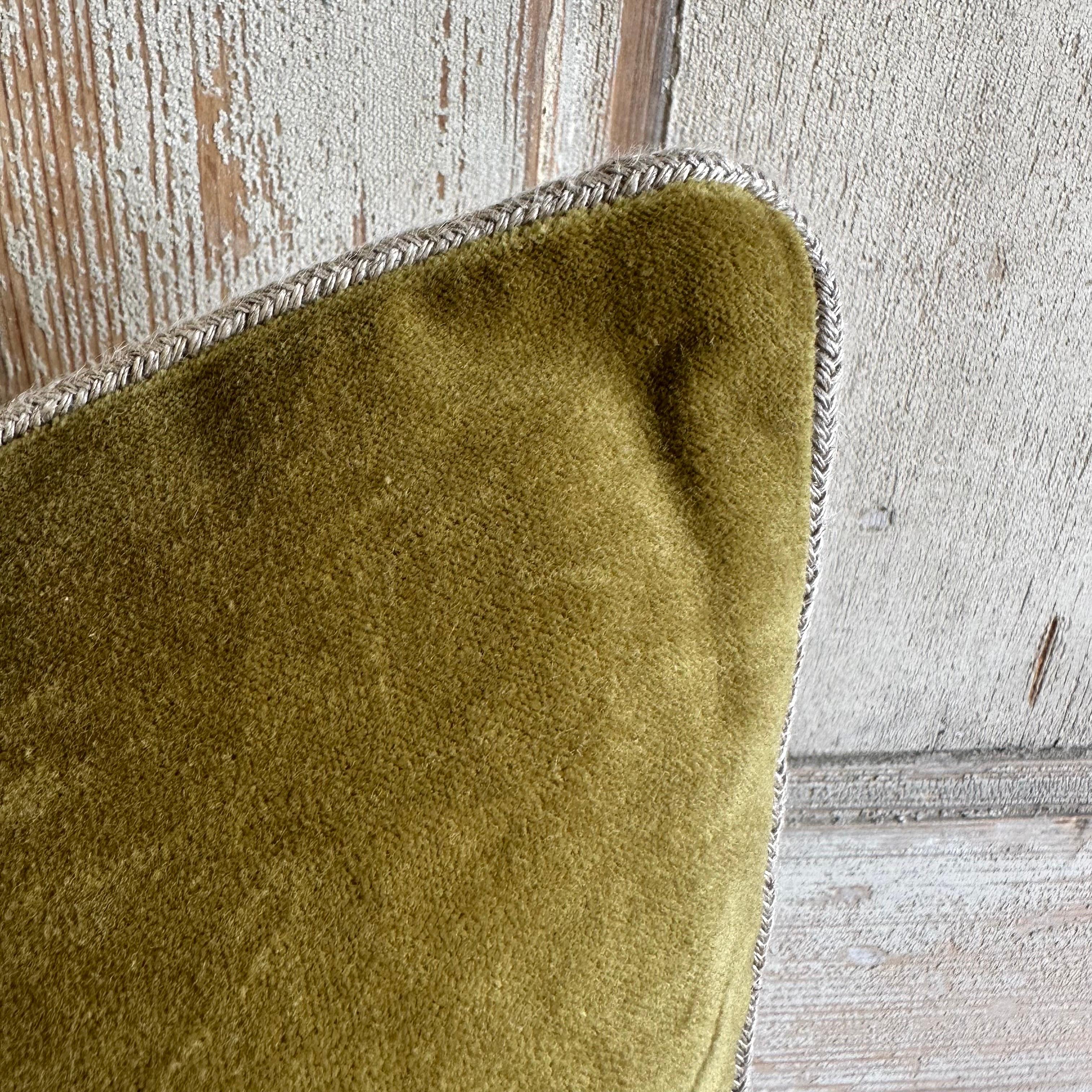 French Cotton Velvet Lumbar Pillow in Olive with Jute Trim In New Condition For Sale In Brea, CA