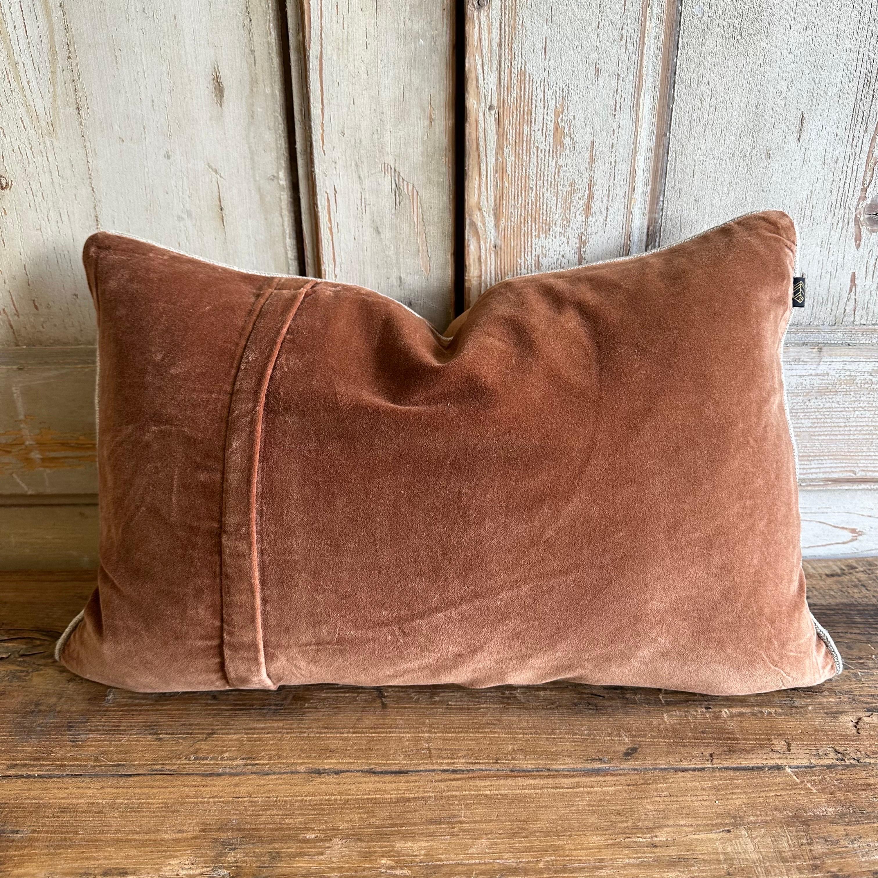 French cotton velvet lumbar pillow with jute trim. Zipper closure, 90/10 down feather insert pillow is included.
Size: 16 x 24
Color: Moka: a rich terracota with brown hues
100% cotton velvet
Linen bourdon finish
Maintenance
Hand wash
No