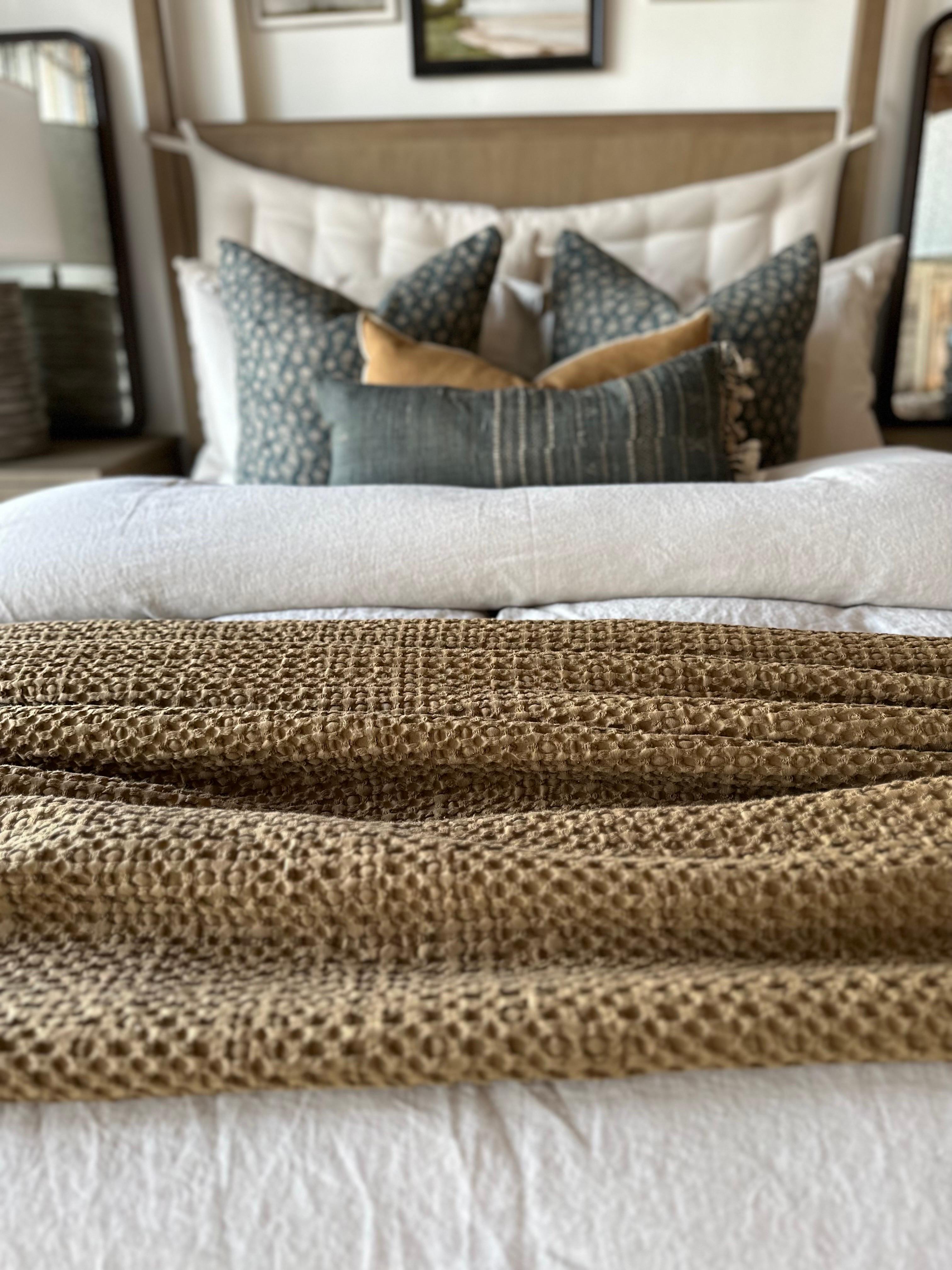 French Cotton Waffle Baffle Coverlet Blanket Queen or King Size in Tabac In New Condition In Brea, CA