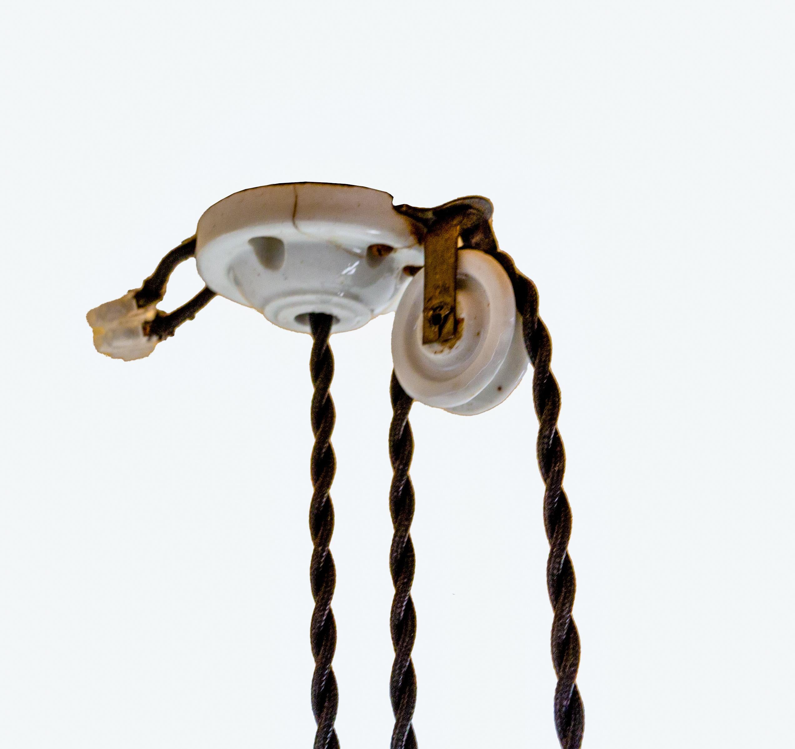 Französischer Gegengewichtskronleuchter Lüsterglas-Deckenhänger, um 1900 im Zustand „Gut“ im Angebot in Labrit, Landes