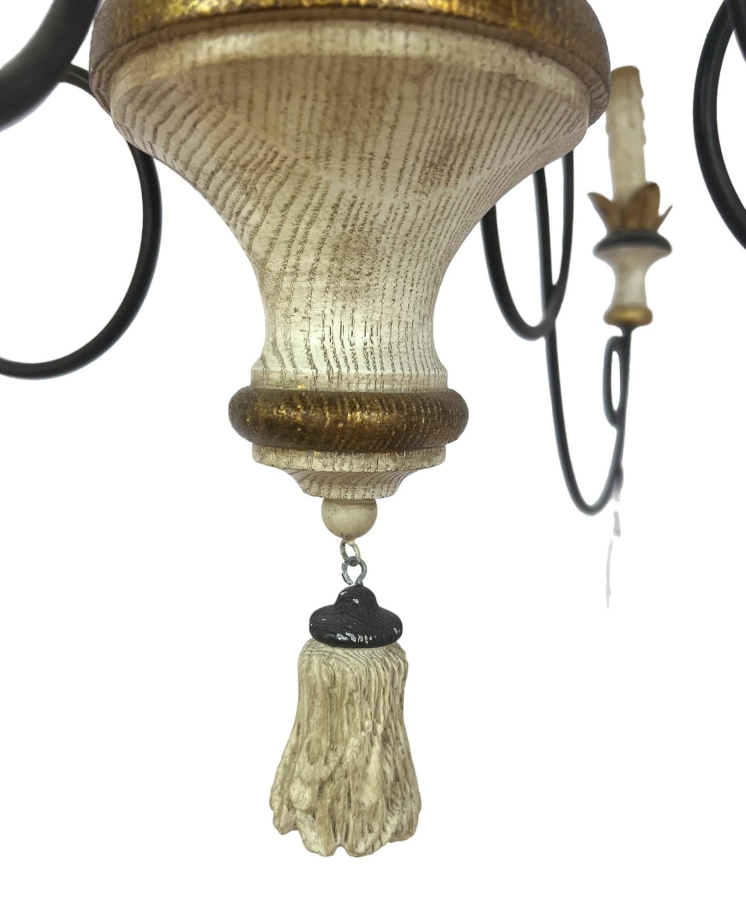 Lustre à 10 lumières en bois sculpté et fer forgé de style campagne française en vente 7