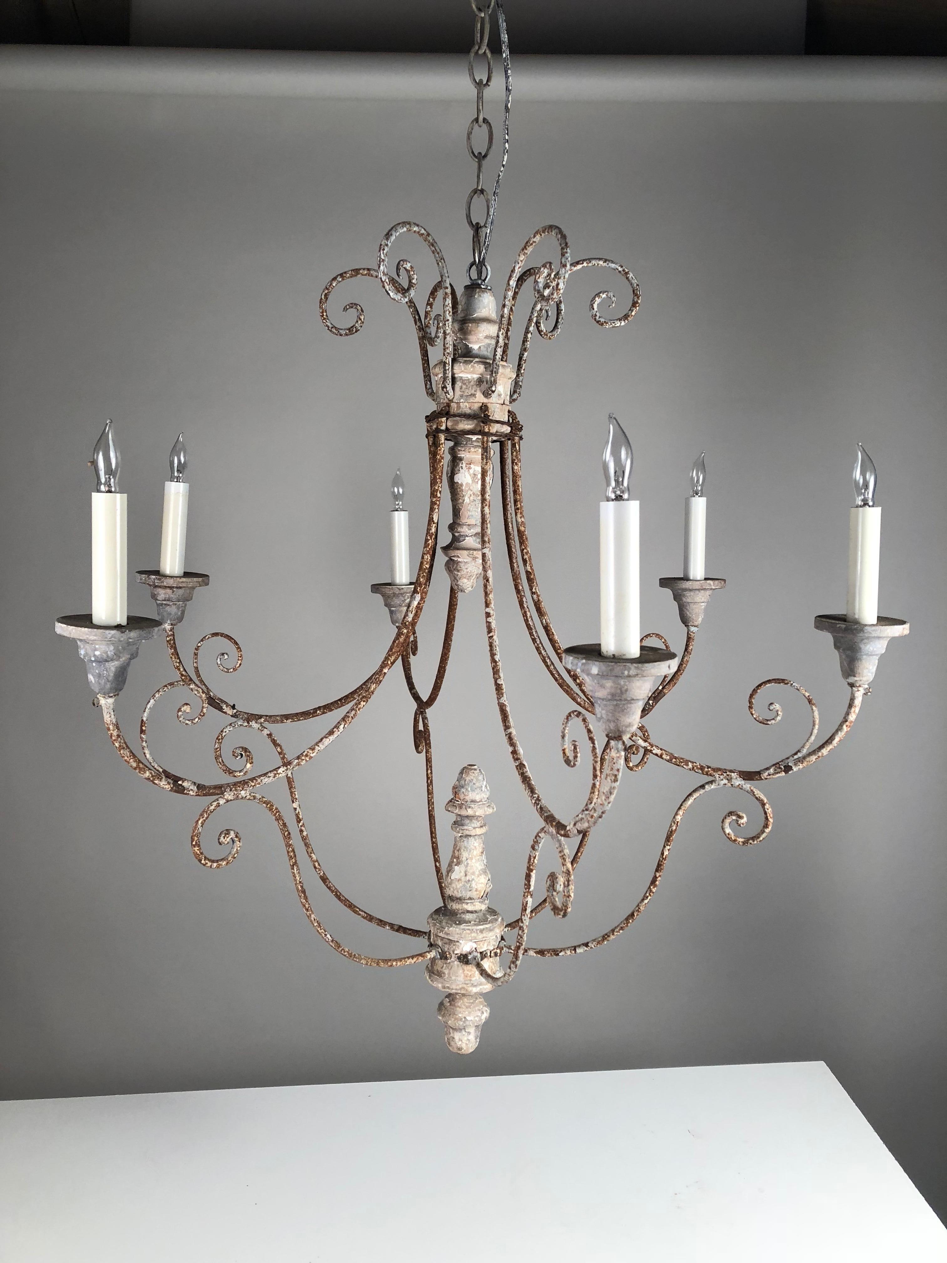 French Country 6-Arm Chandelier In Good Condition In Doylestown, PA