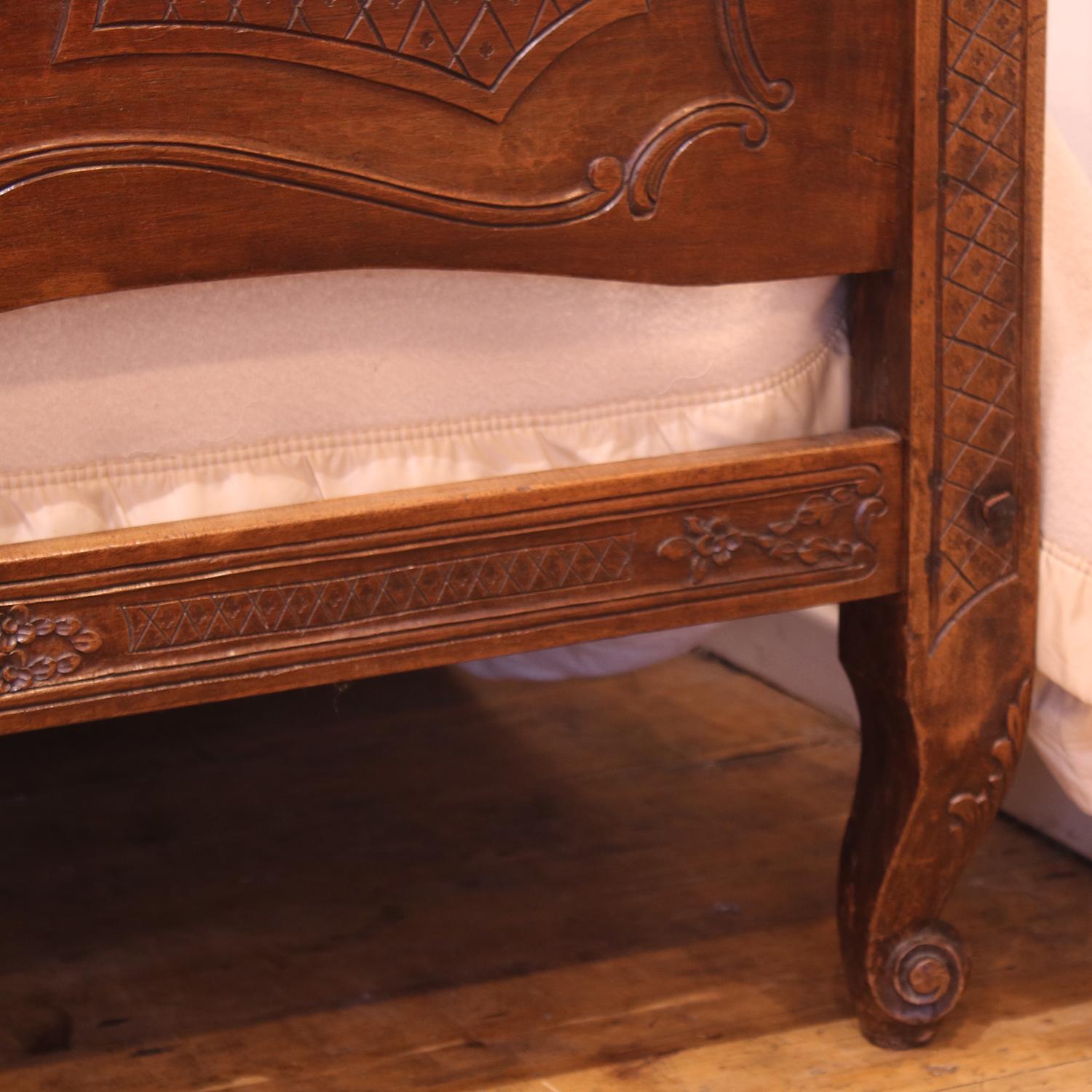 French Country Antique Bed WD39 at 1stDibs old bed for sale, antique