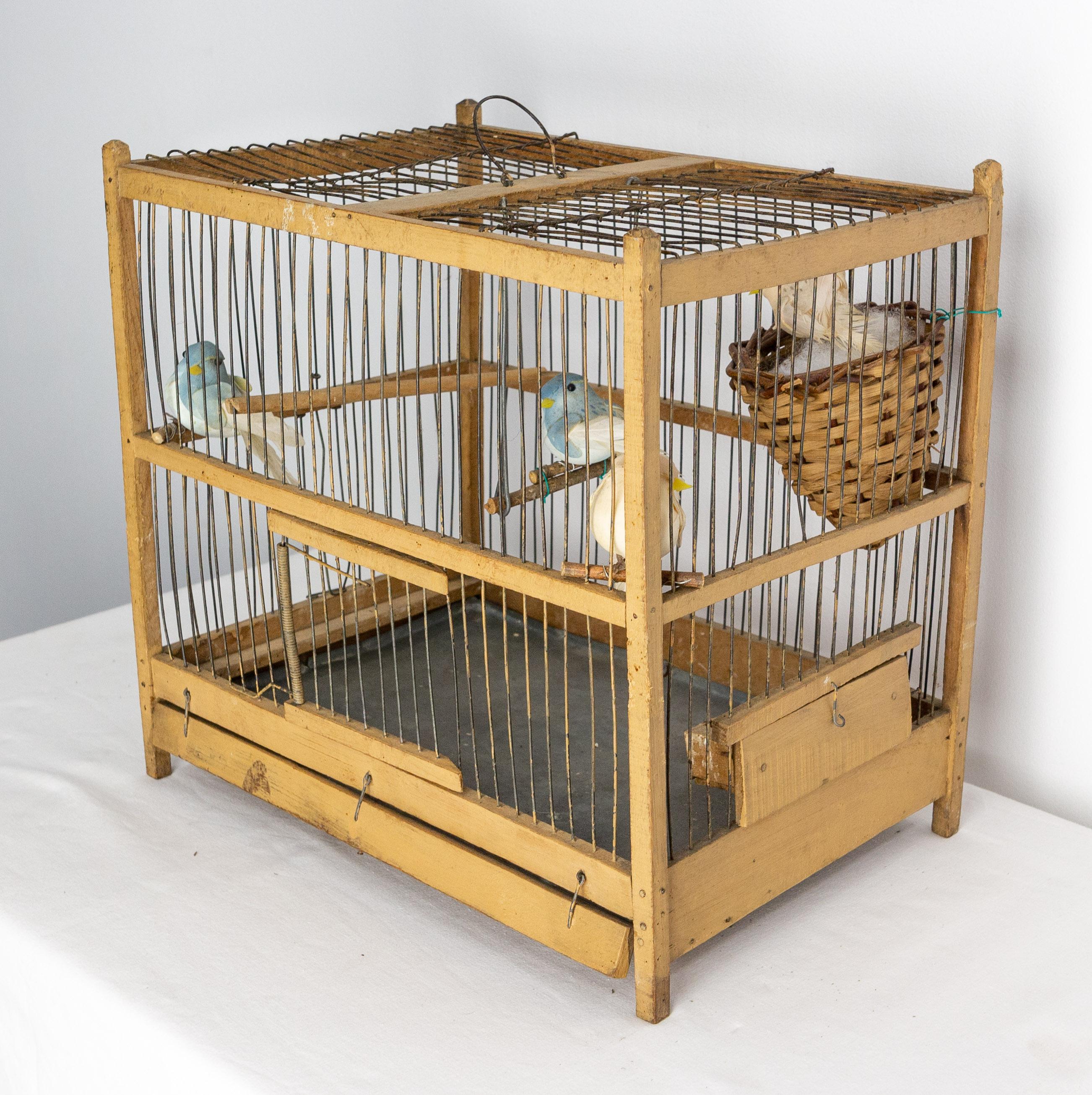 Cage à oiseaux en peuplier et en fer de style campagnard français ancien, vers 1900 Bon état - En vente à Labrit, Landes