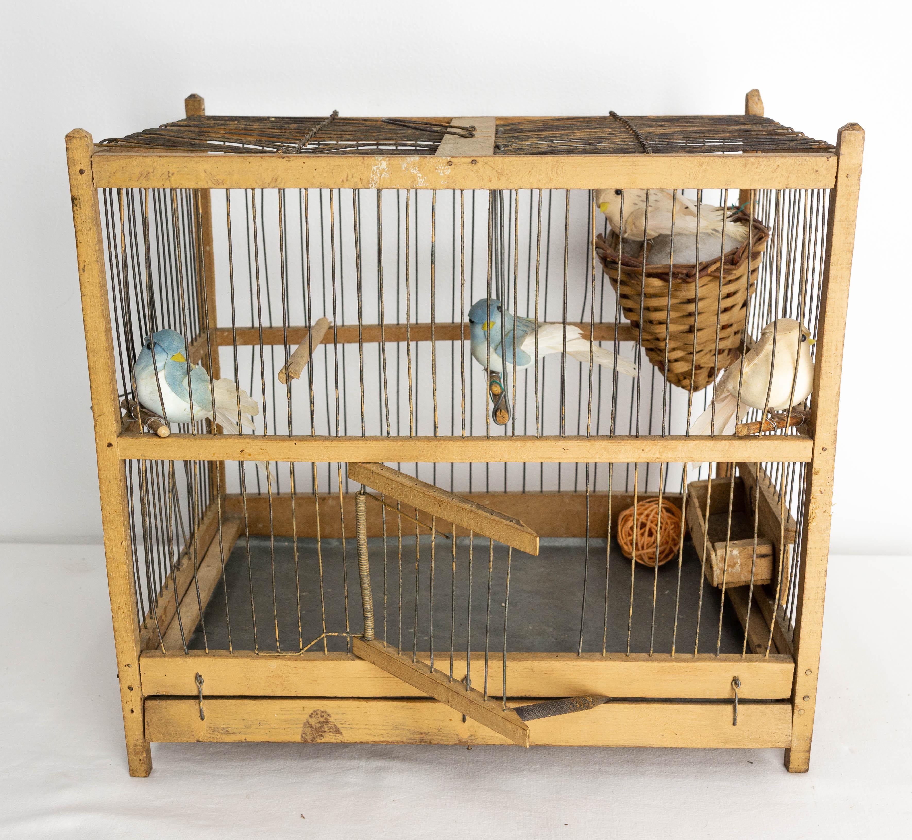 20ième siècle Cage à oiseaux en peuplier et en fer de style campagnard français ancien, vers 1900 en vente