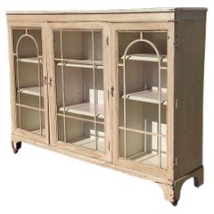 Buffet vitrine ancien de style campagnard français, datant des années 1600 environ, cottage, enfilade de ferme