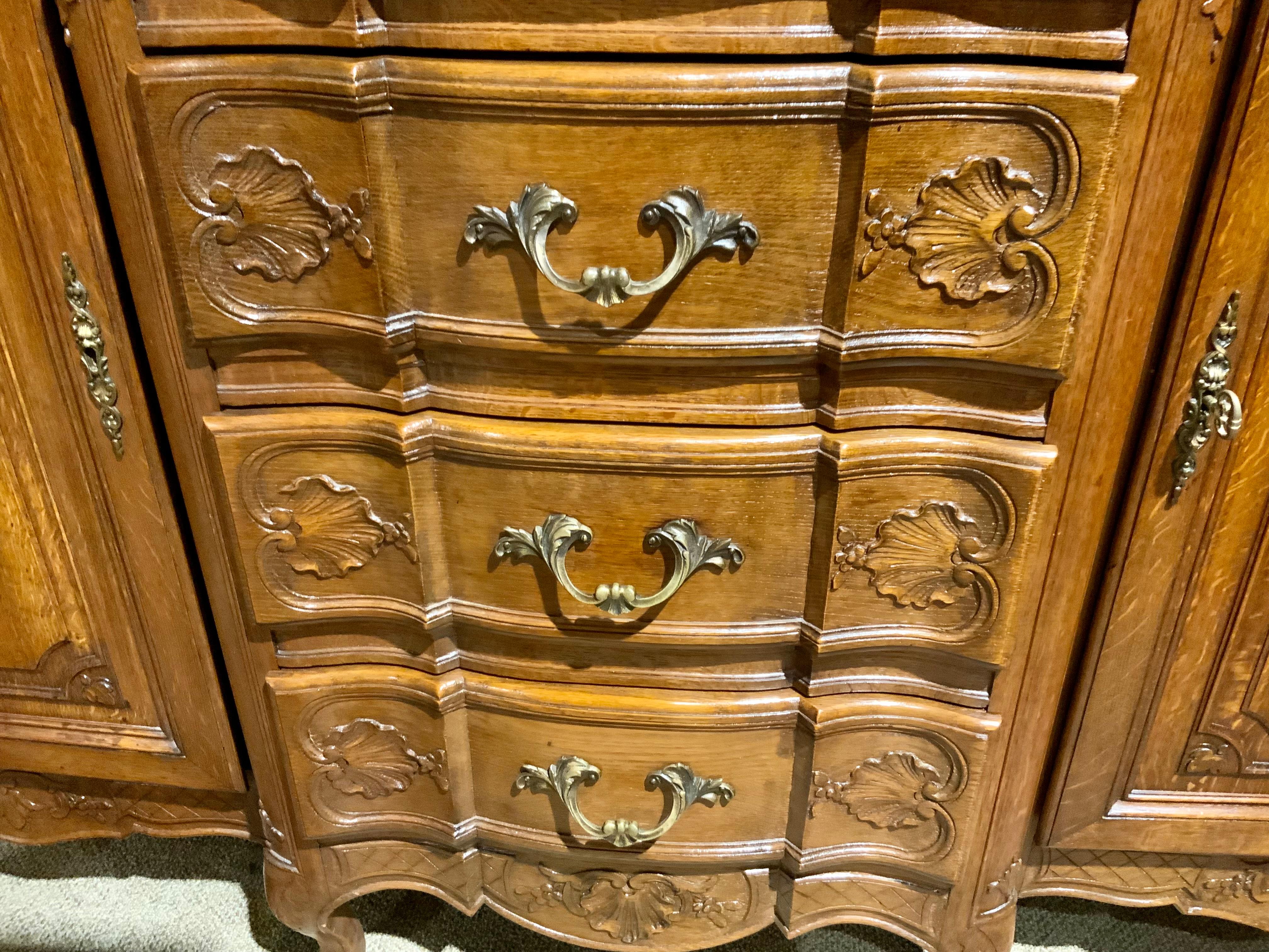 Luigi XV Buffet/credenza di campagna francese del 19° secolo in oa in vendita