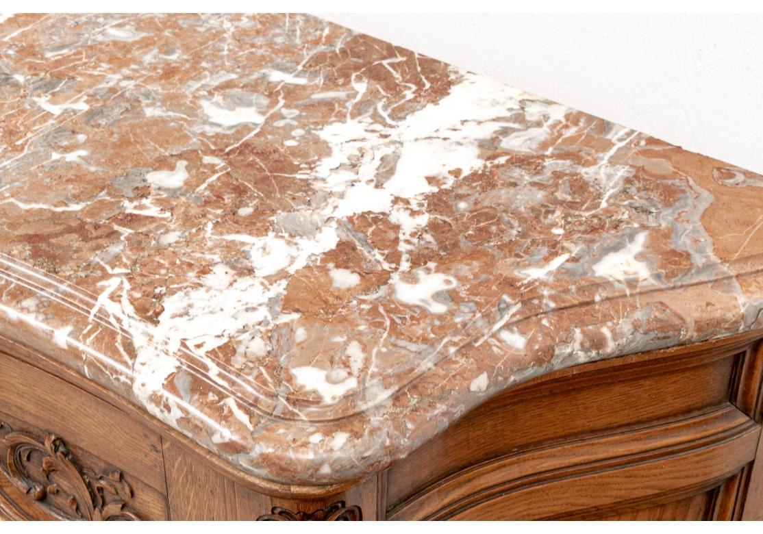Französisch Land geschnitzt Eiche Sideboard mit Marmorplatte für die Wiederherstellung (Französische Provence) im Angebot