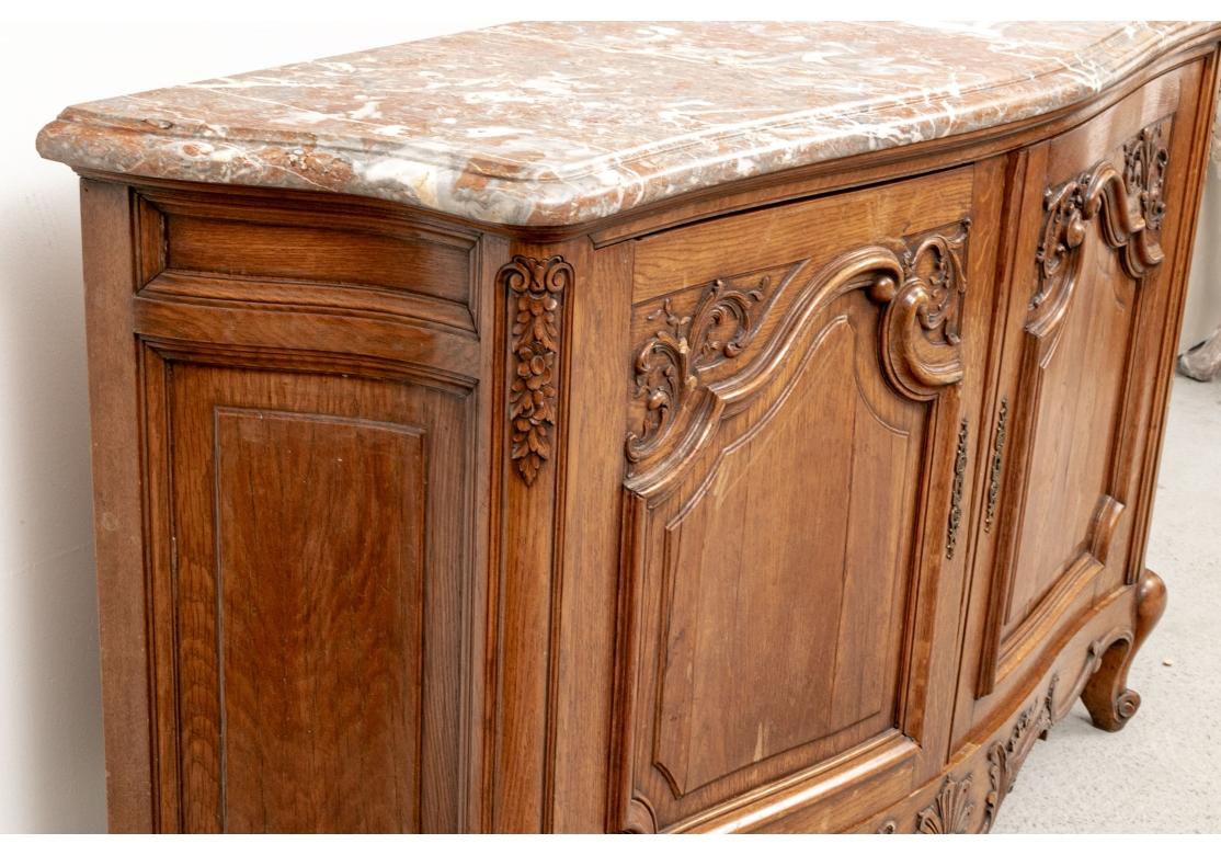 Französisch Land geschnitzt Eiche Sideboard mit Marmorplatte für die Wiederherstellung im Angebot 3