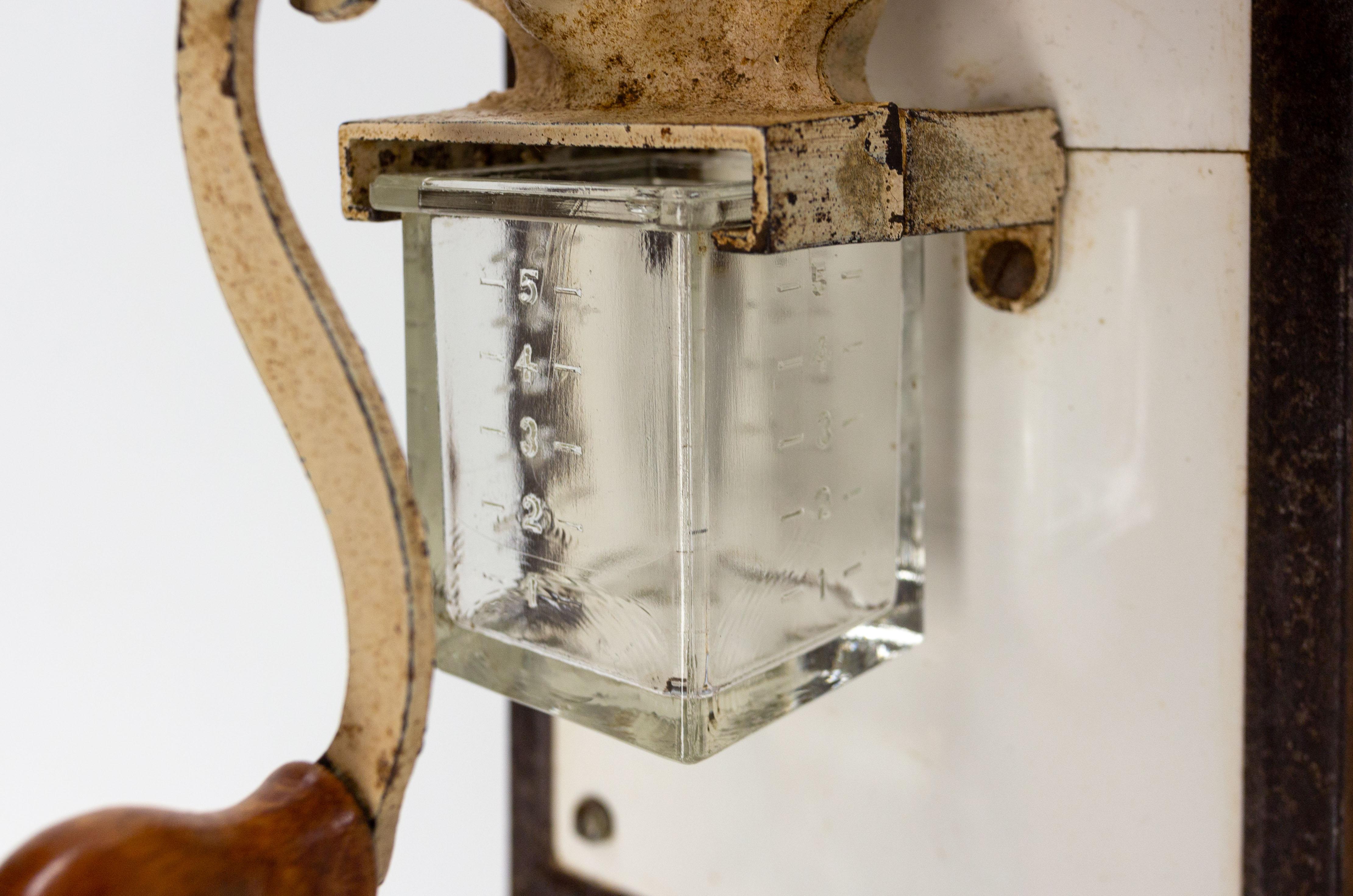 French Country Coffee Grinder, Ceramic, Glass, Iron and Wood, circa 1900 In Good Condition In Labrit, Landes