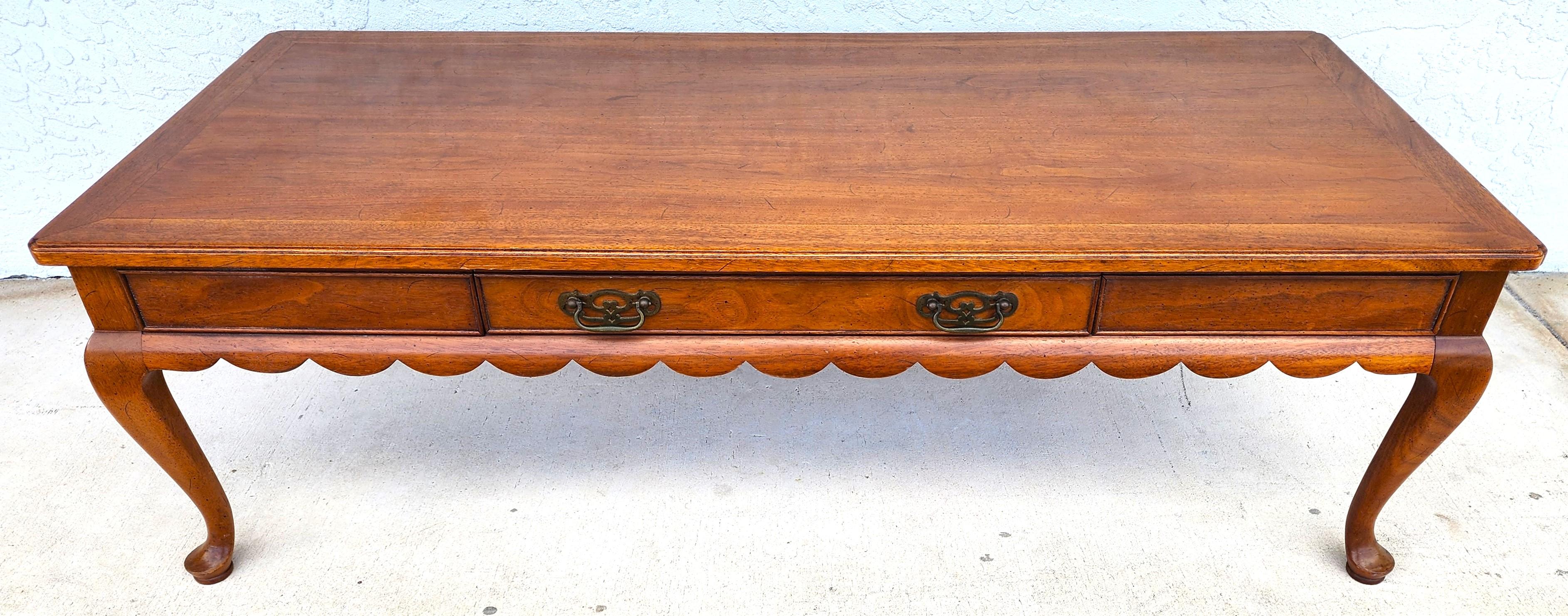 French Country Coffee Table by Henredon In Good Condition For Sale In Lake Worth, FL