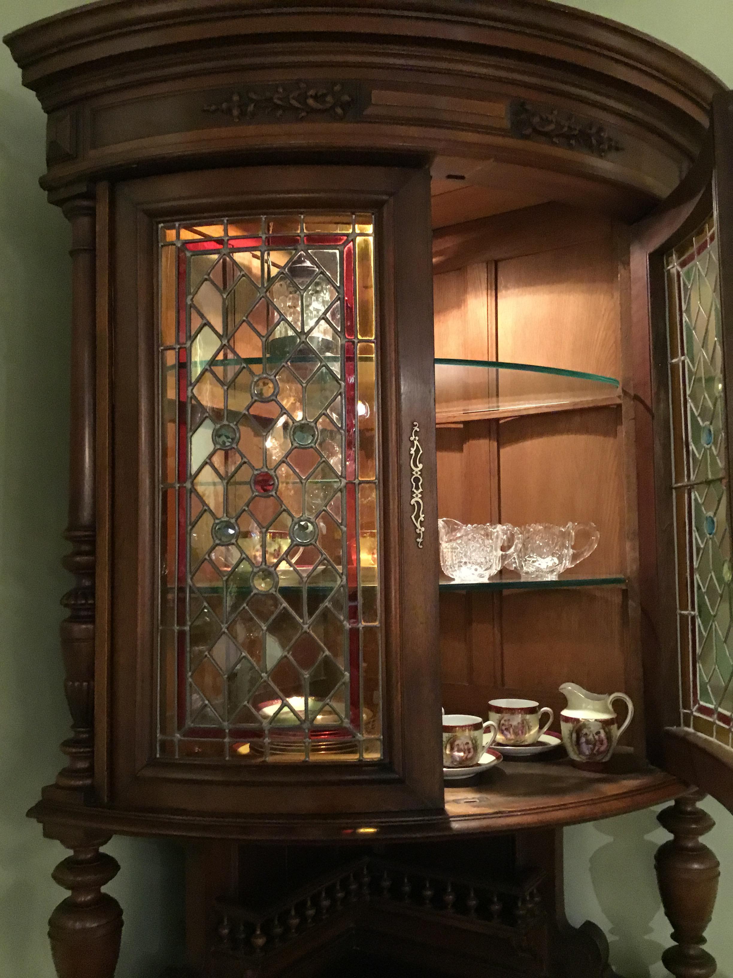 French Country Corner Cabinet with Stained Glass Doors, 19th Century, Oak In Good Condition In Houston, TX