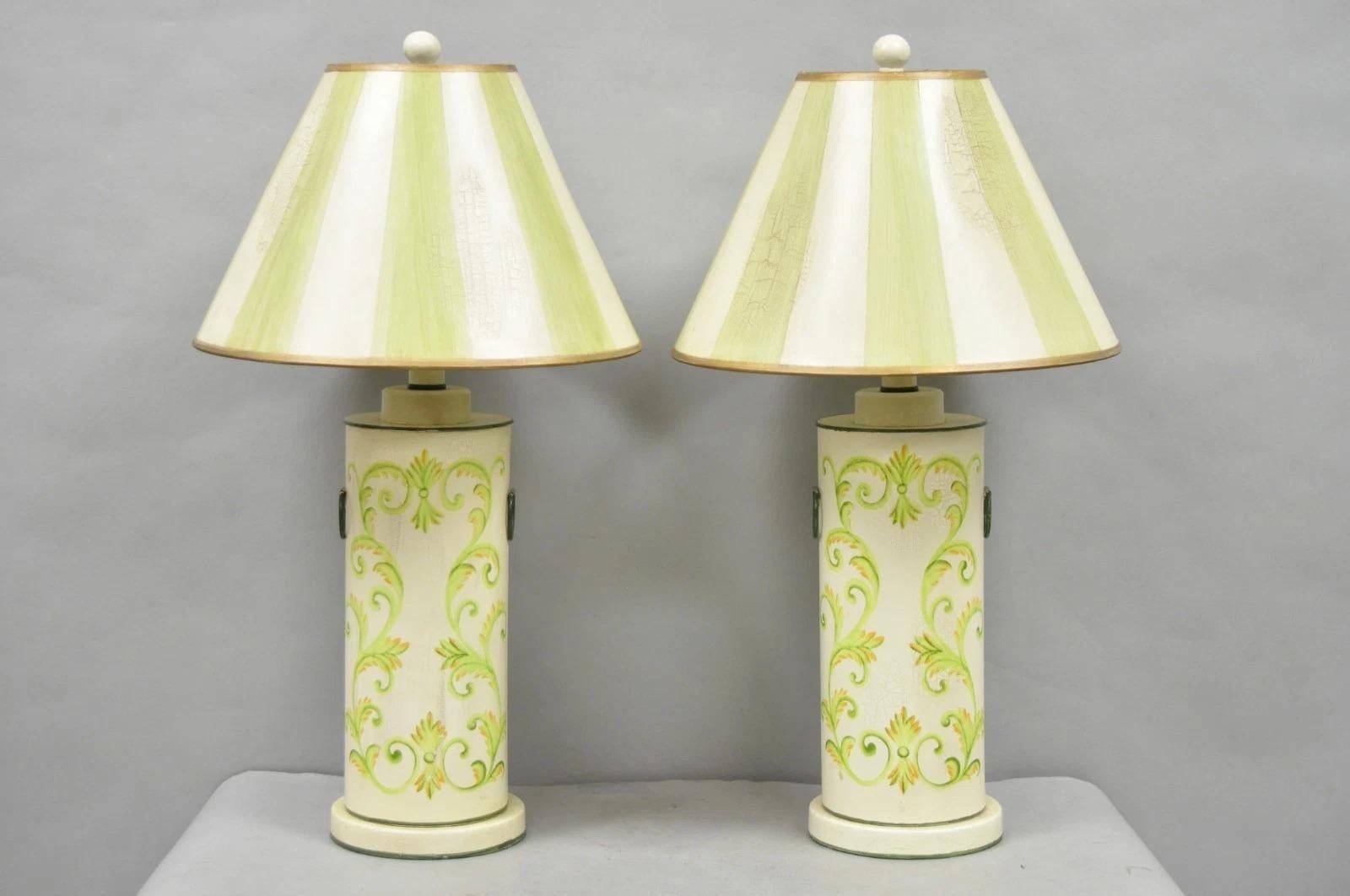 Paire de lampes de table cylindriques en métal Tole, couleur crème et vert, à l'allure de pays français en vente 6