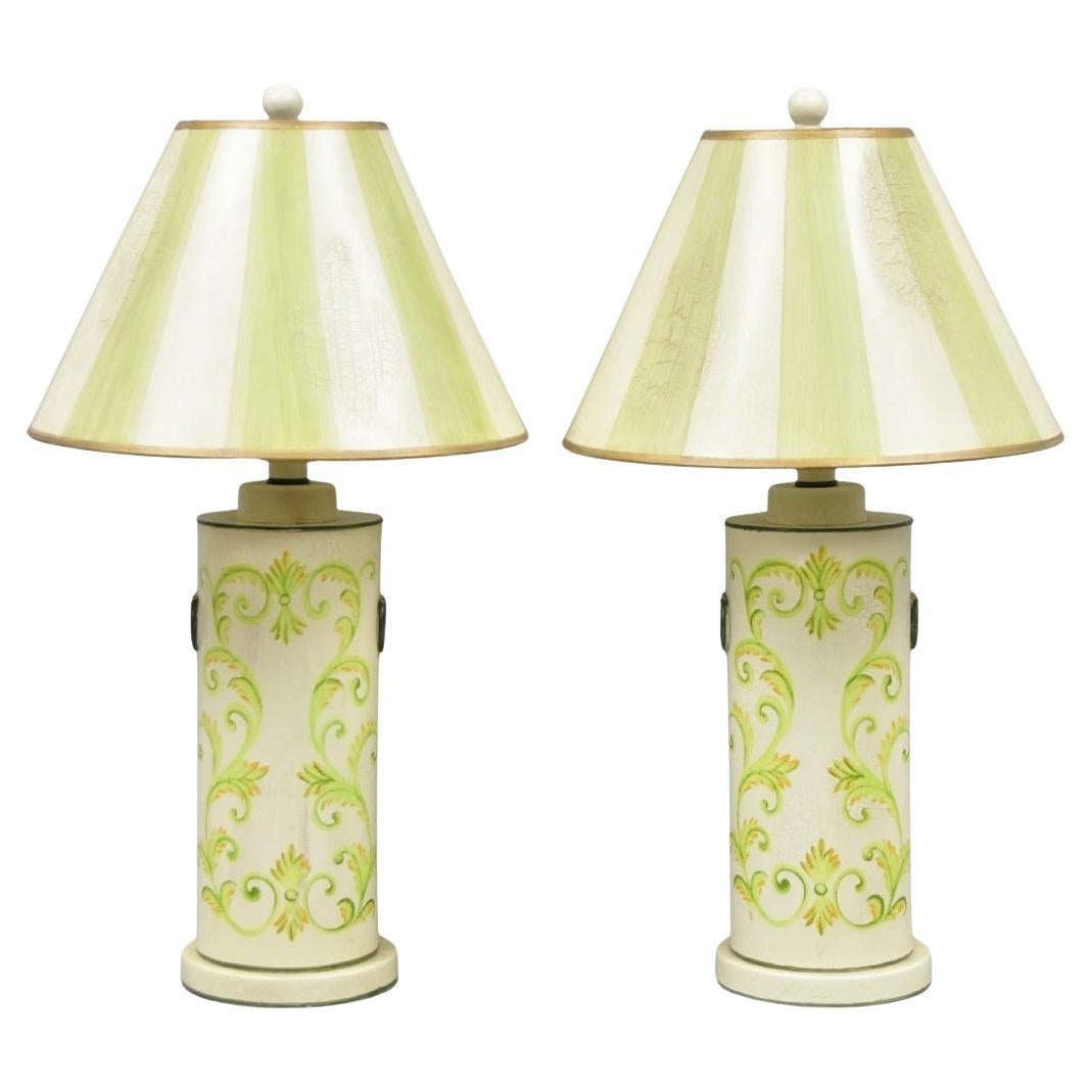 Paire de lampes de table cylindriques en métal Tole, couleur crème et vert, à l
allure de pays français en vente