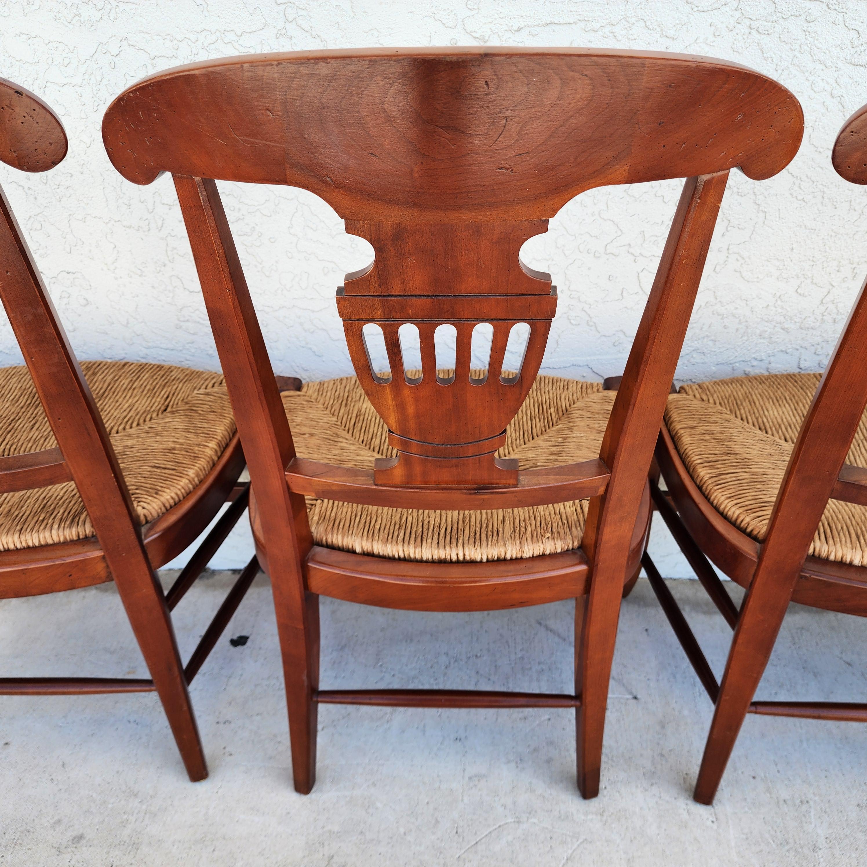 Chaises de salle à manger de style campagne française par HICKORY CHAIR CO Ensemble de 4 Bon état - En vente à Lake Worth, FL