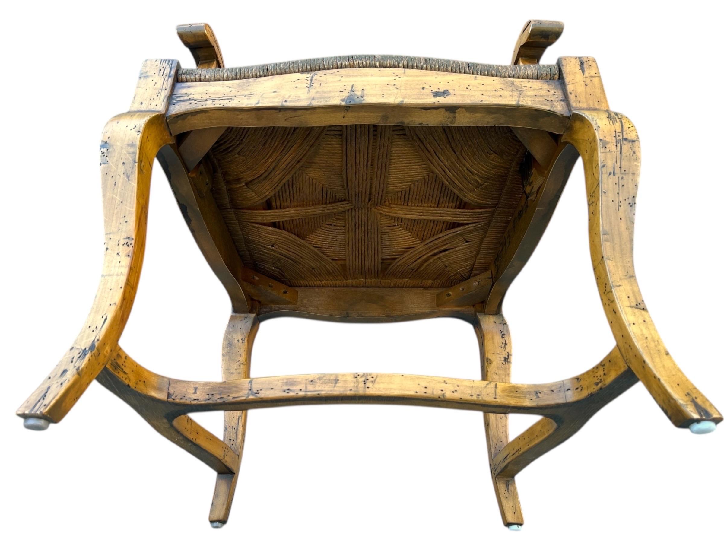 Coton Table de salle à manger et huit chaises à la française en vente