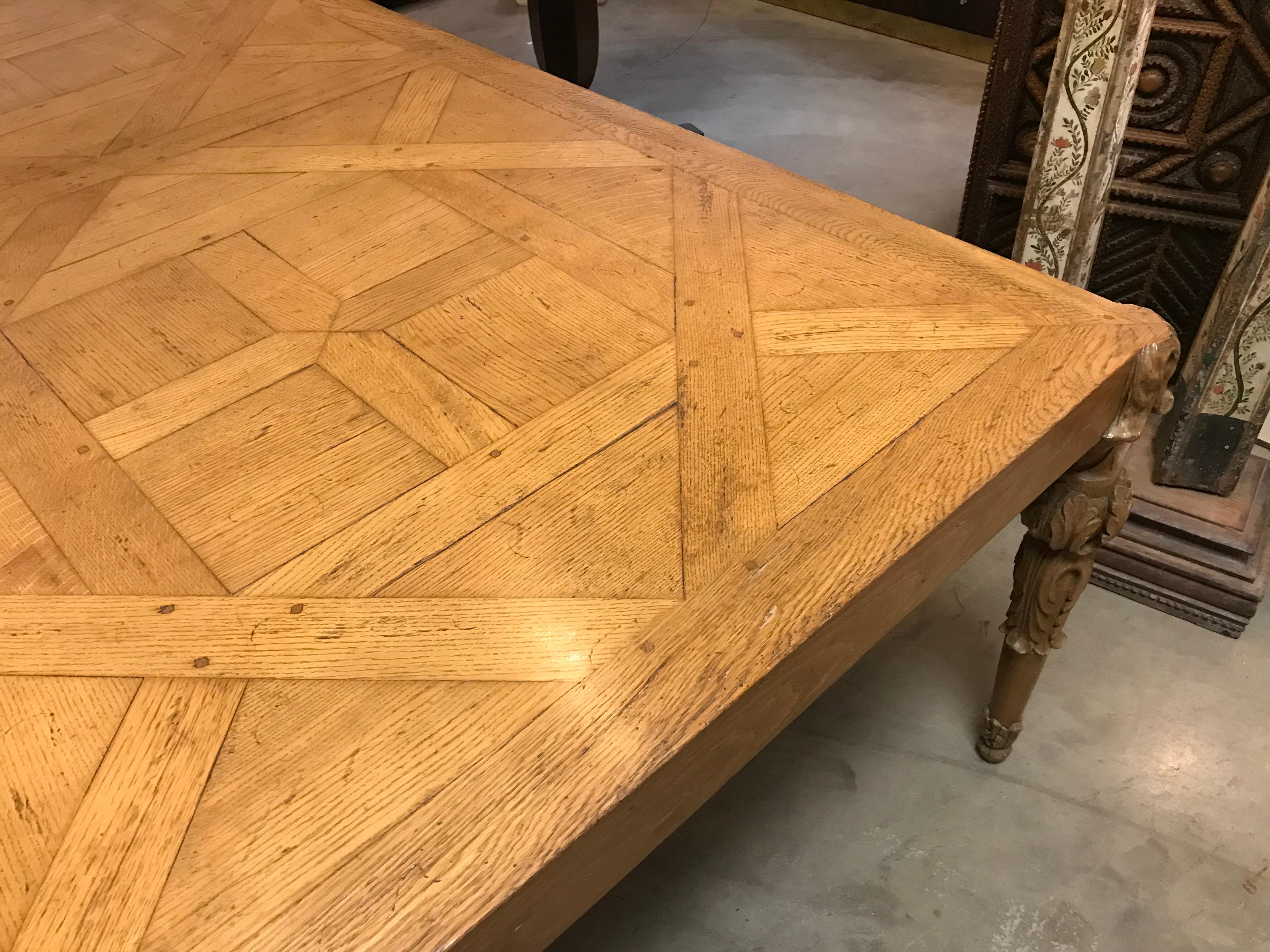 Organique Table de salle à manger à la française en vente