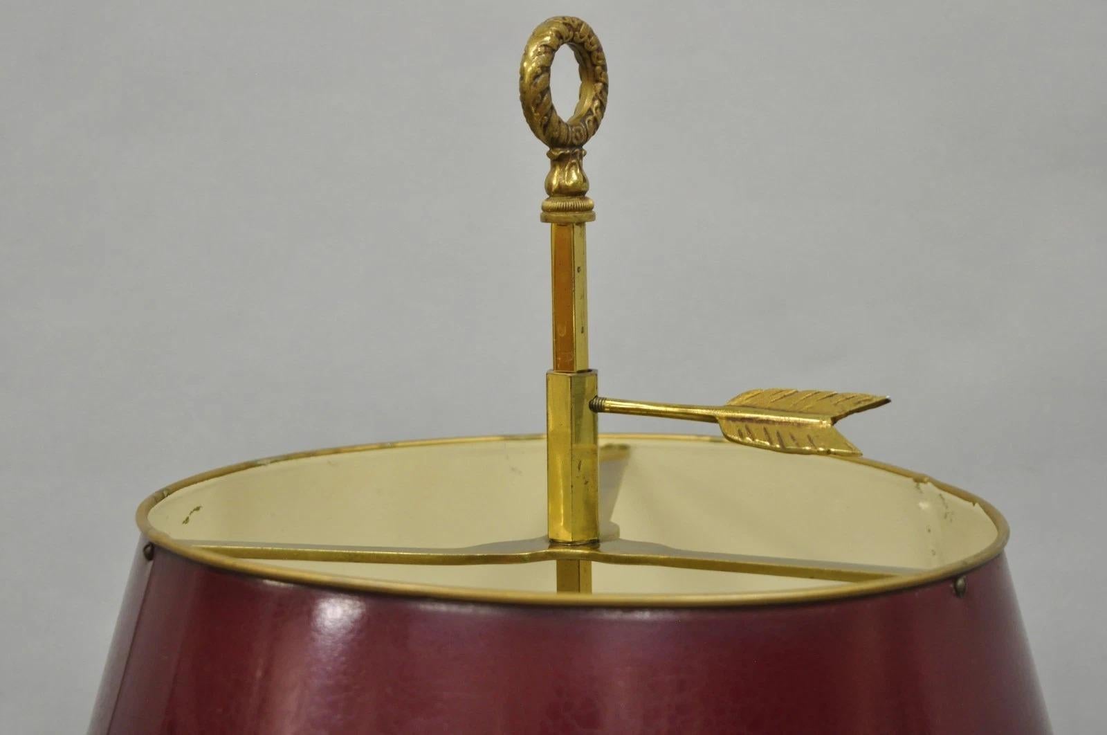 Französisches Land Empire Messing Trompete Arm Rot Tole Schatten Bouillotte Schreibtischlampe (20. Jahrhundert) im Angebot